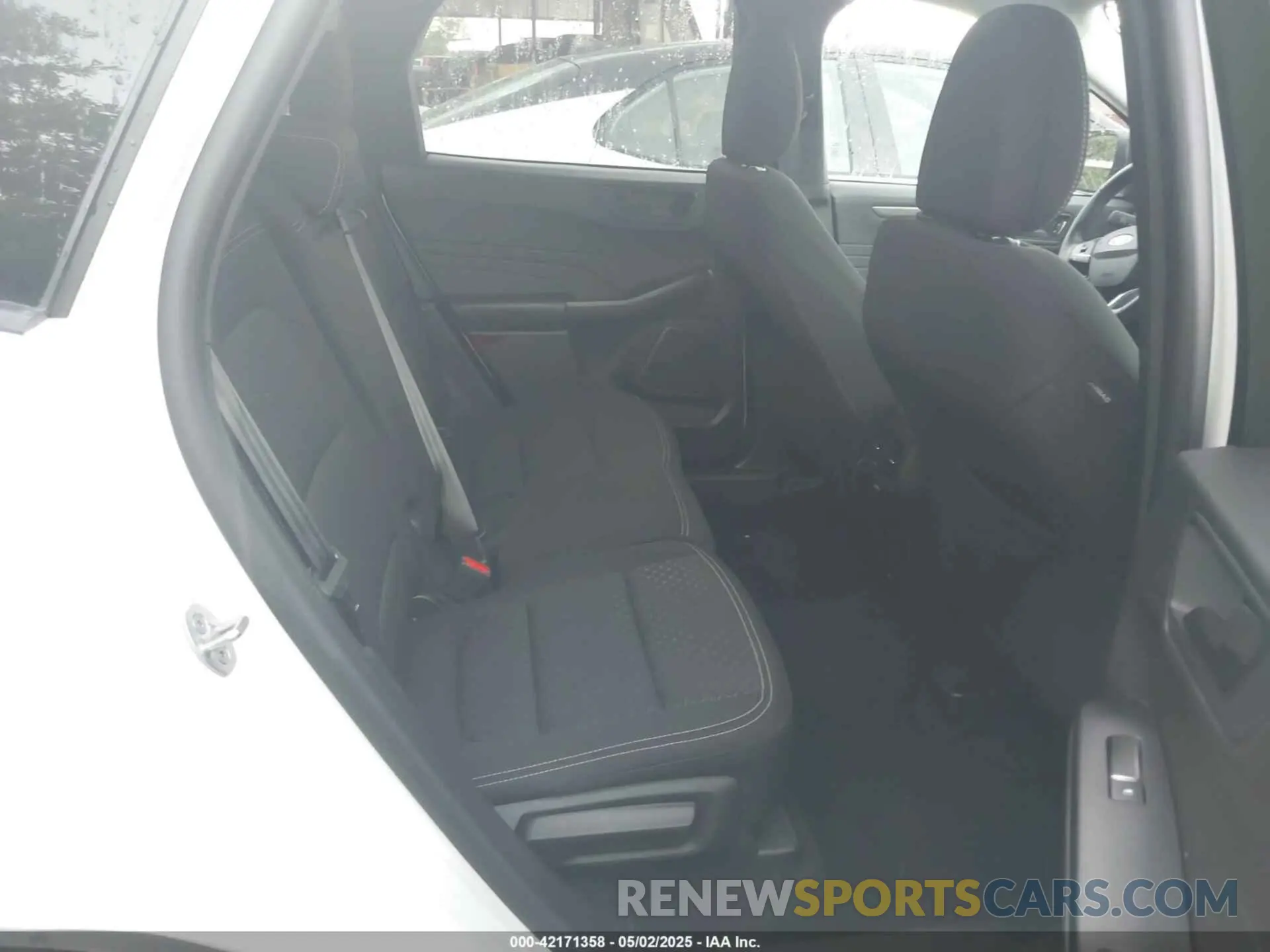 8 Photograph of a damaged car 1FMCU0GN7RUB02402 FORD ESCAPE 2024