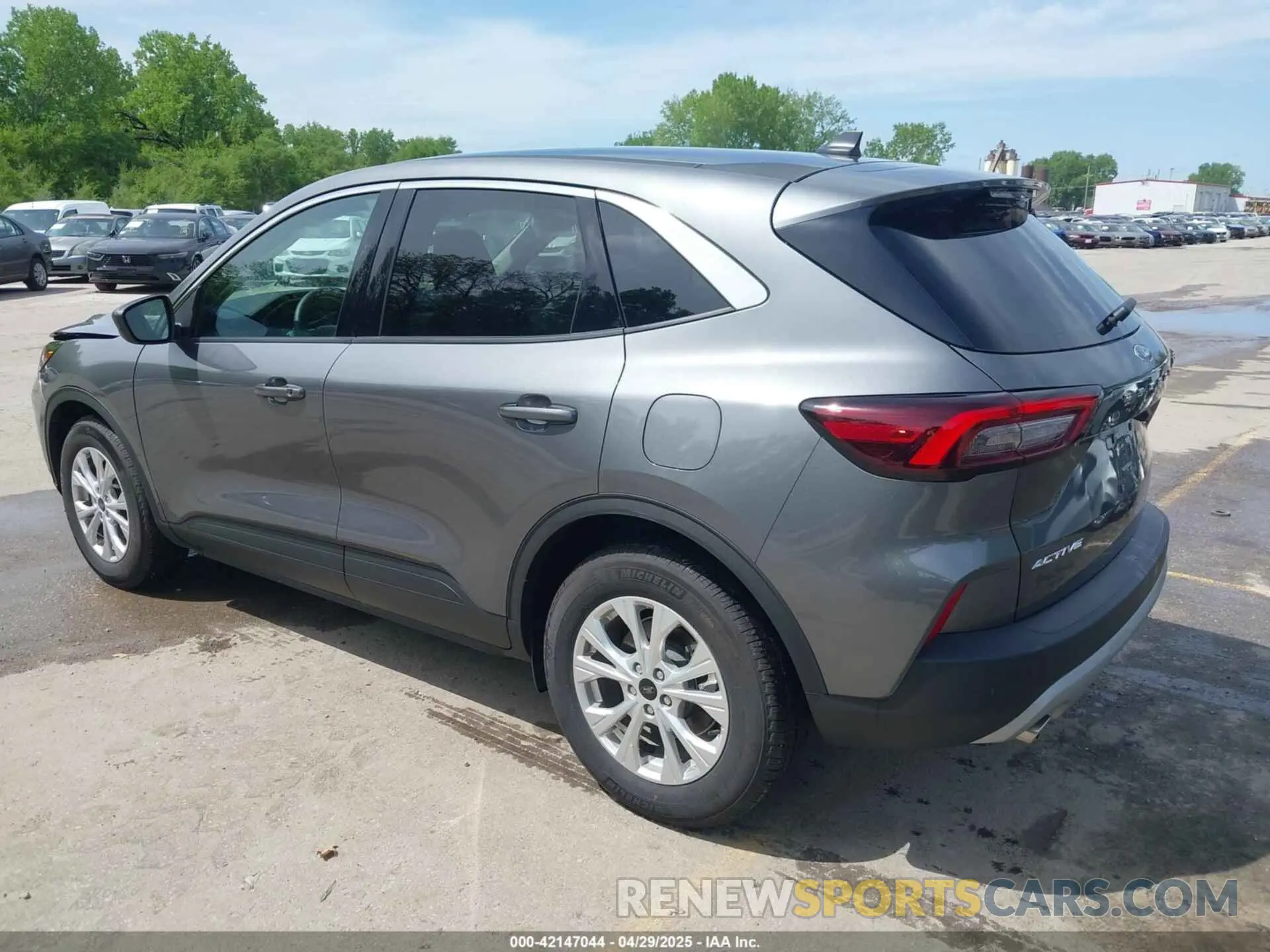 3 Photograph of a damaged car 1FMCU0GN7RUB49526 FORD ESCAPE 2024