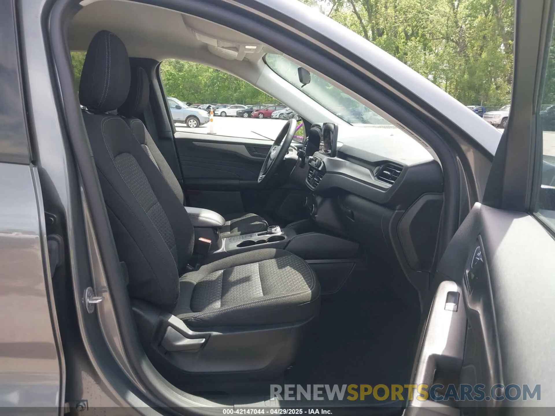 5 Photograph of a damaged car 1FMCU0GN7RUB49526 FORD ESCAPE 2024