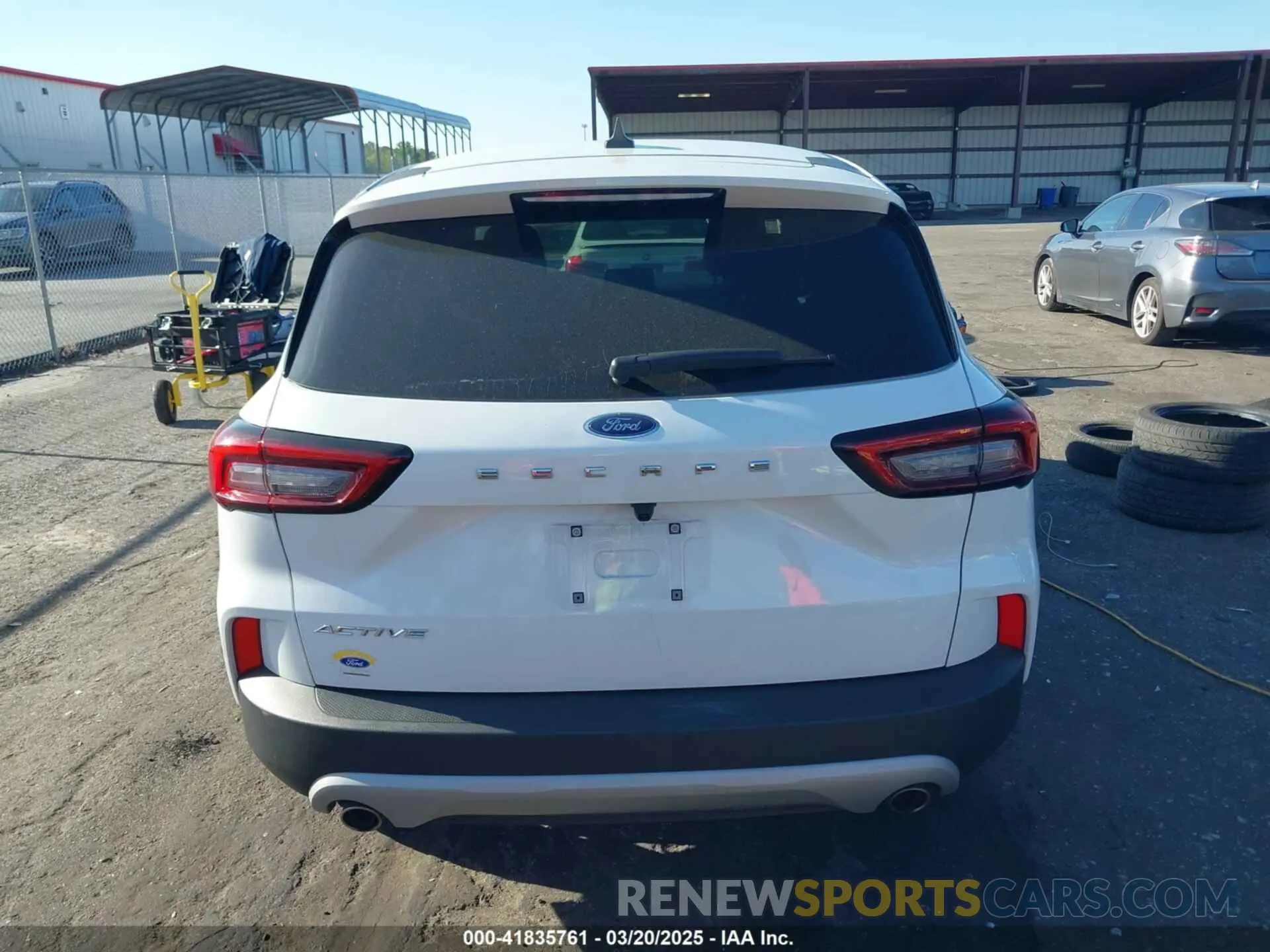 16 Photograph of a damaged car 1FMCU0GN8RUA68227 FORD ESCAPE 2024