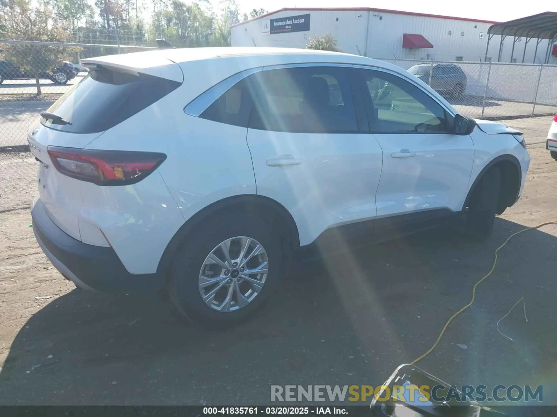 4 Photograph of a damaged car 1FMCU0GN8RUA68227 FORD ESCAPE 2024
