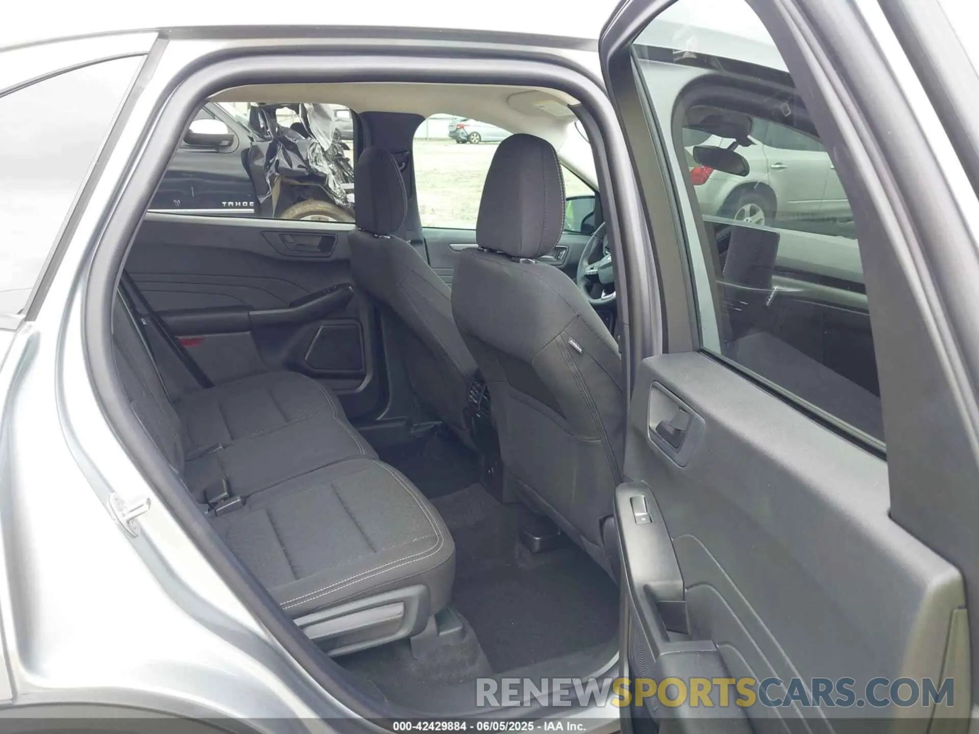 8 Photograph of a damaged car 1FMCU0GN8RUA96030 FORD ESCAPE 2024