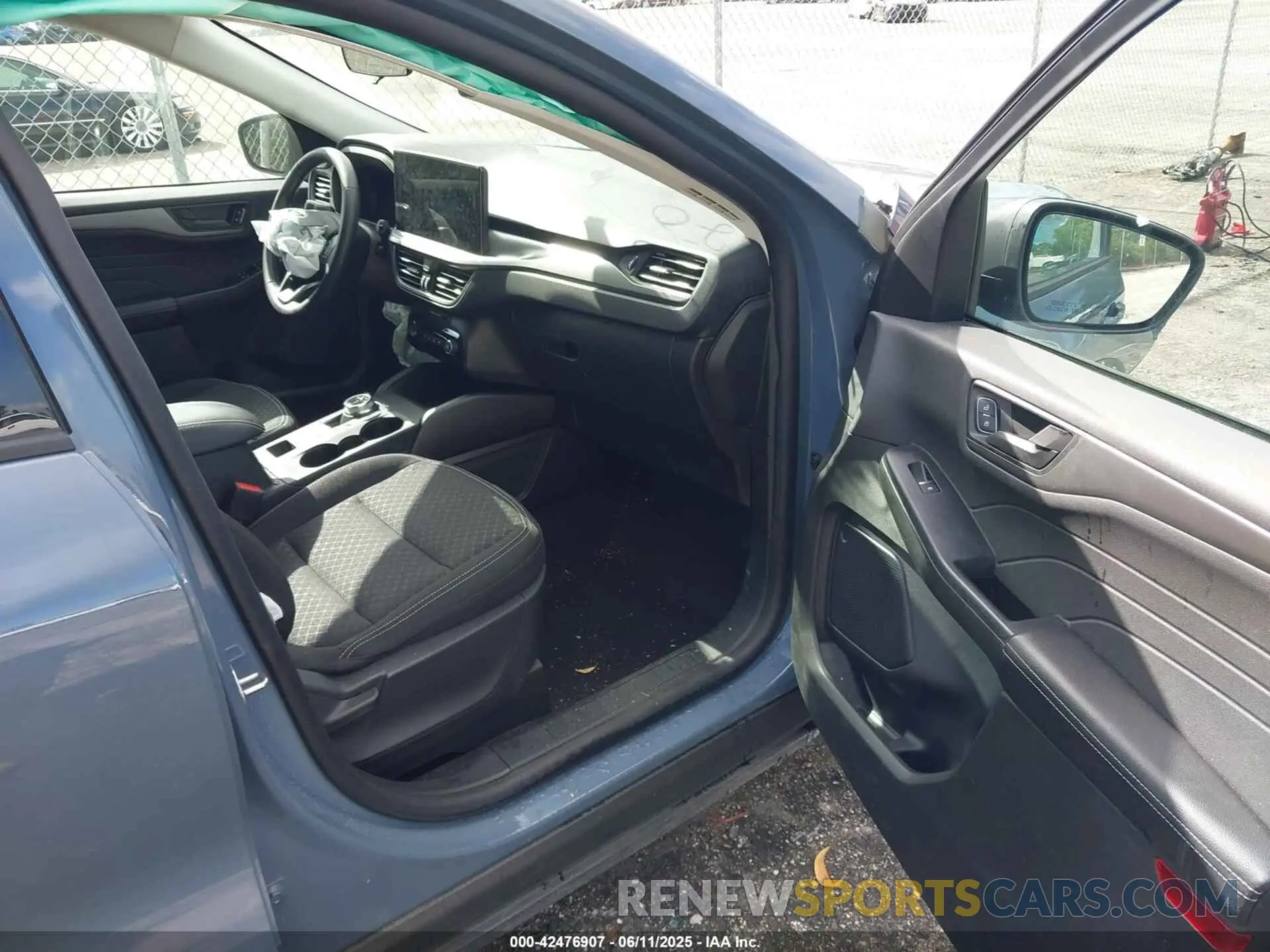 5 Photograph of a damaged car 1FMCU0GN8RUB31567 FORD ESCAPE 2024