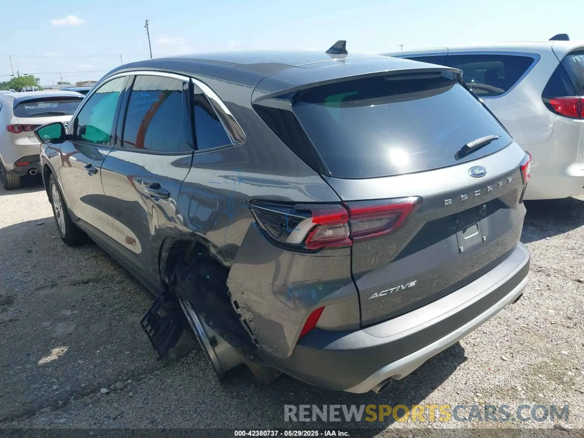3 Photograph of a damaged car 1FMCU0GN9RUA04732 FORD ESCAPE 2024