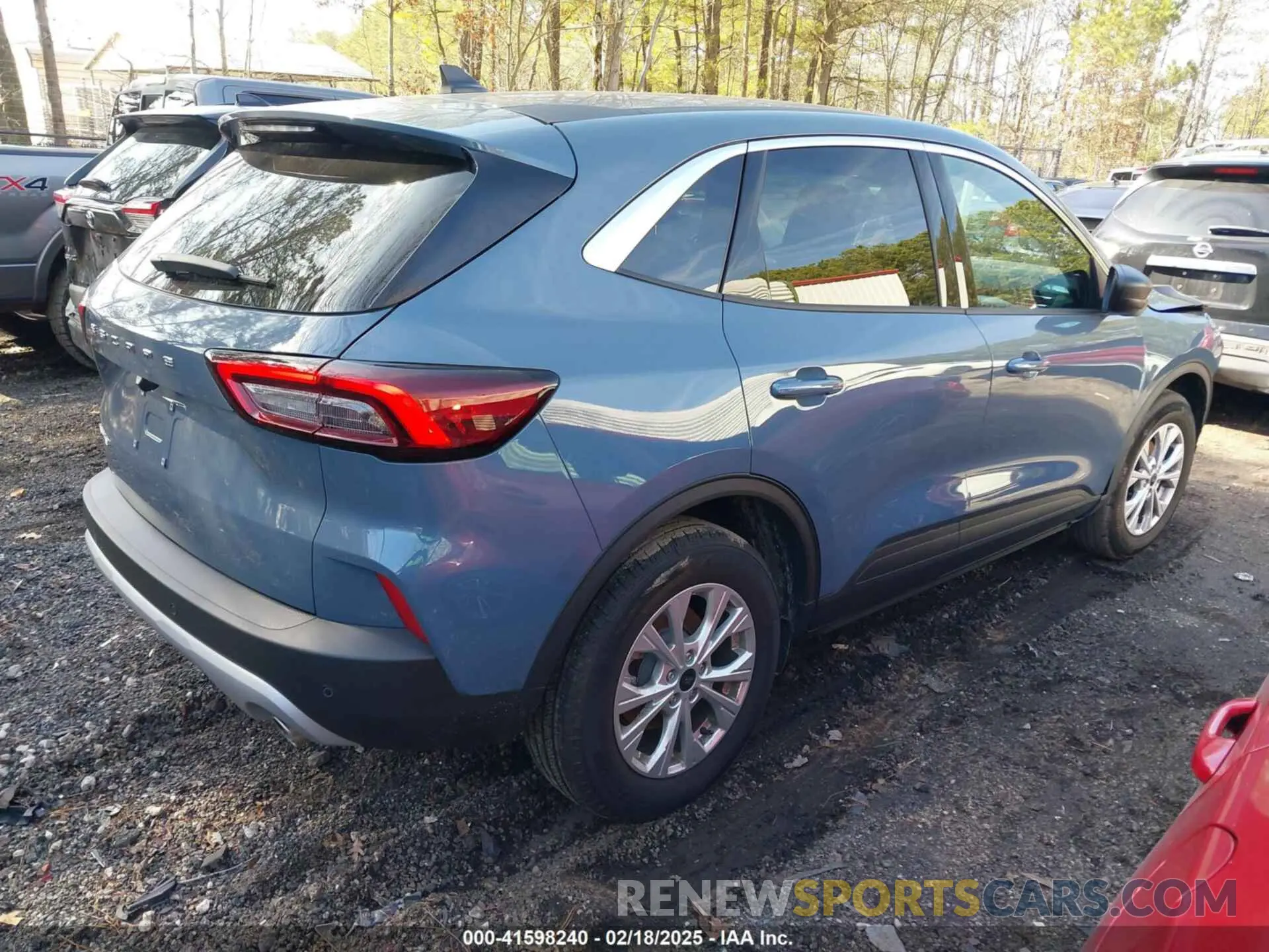4 Photograph of a damaged car 1FMCU0GNXRUB34776 FORD ESCAPE 2024