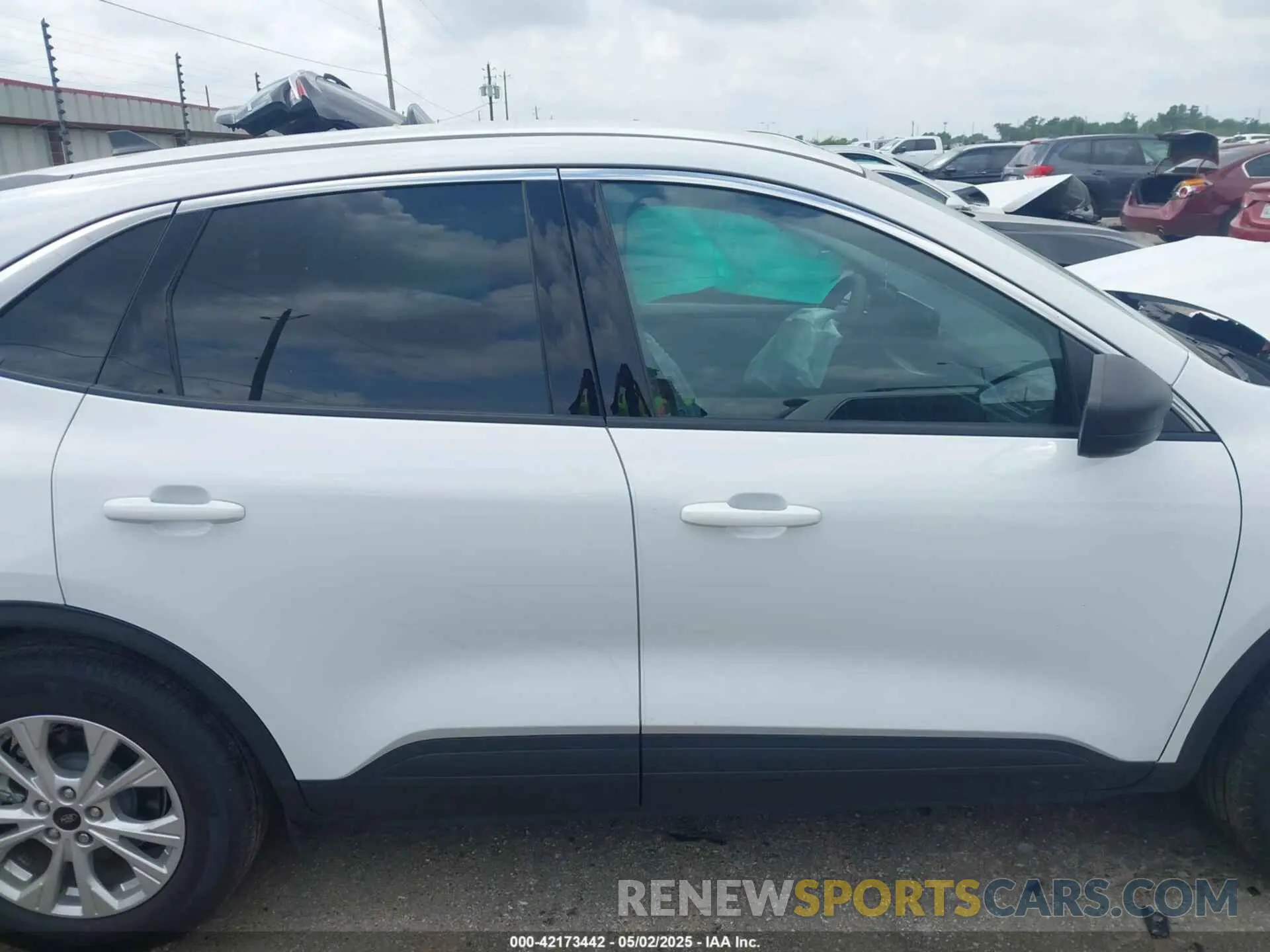 13 Photograph of a damaged car 1FMCU0GNXRUB55708 FORD ESCAPE 2024