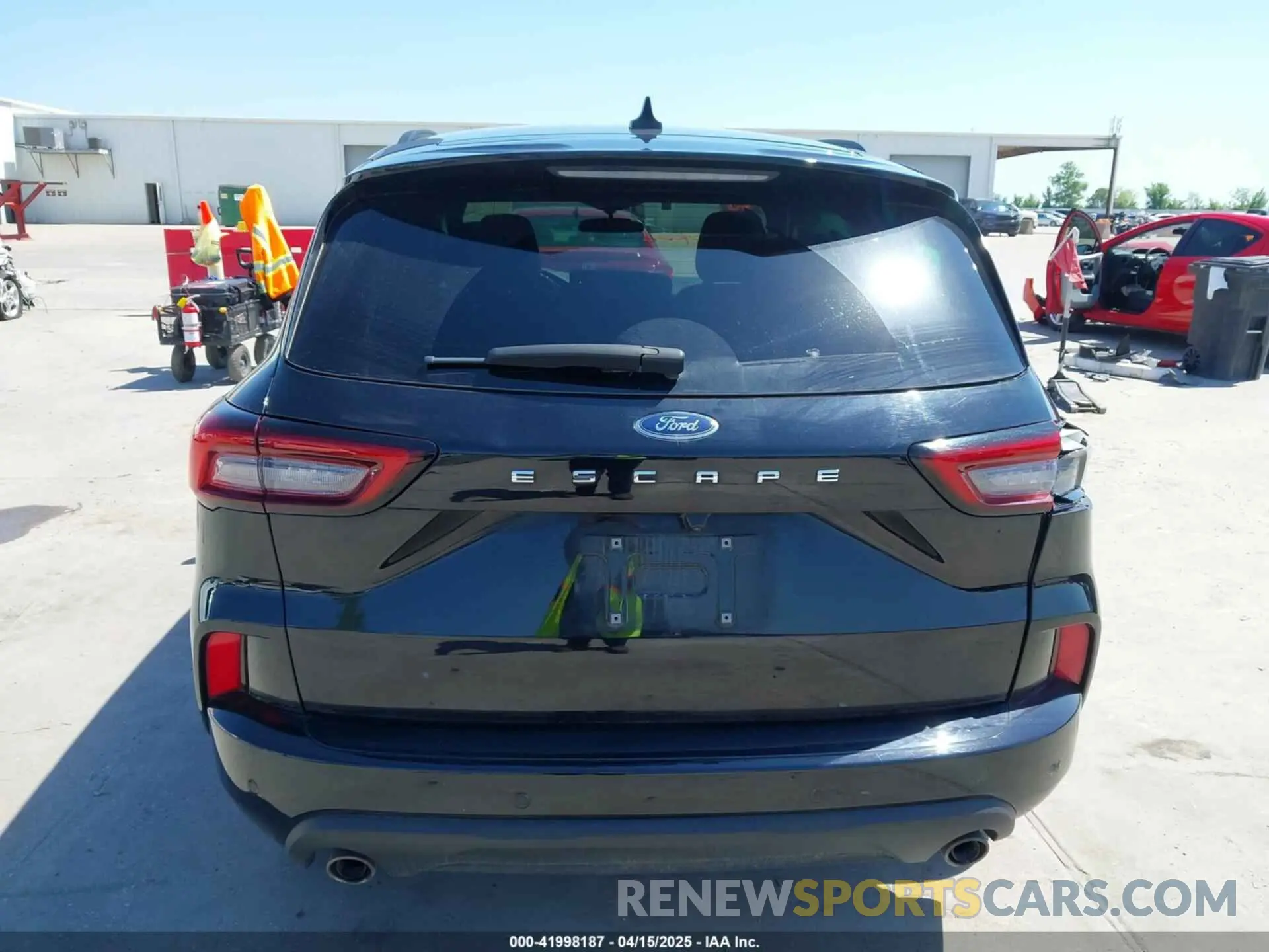 17 Photograph of a damaged car 1FMCU0MN0RUA16224 FORD ESCAPE 2024