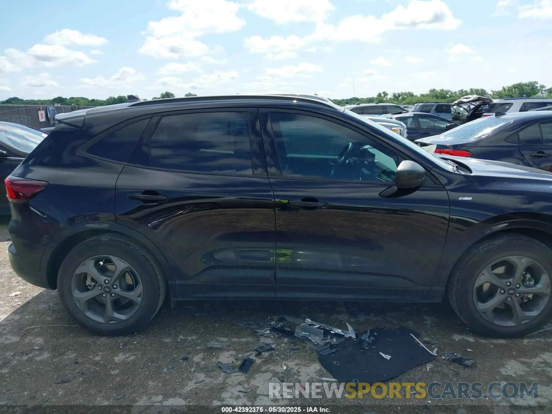 13 Photograph of a damaged car 1FMCU0MN0RUA38529 FORD ESCAPE 2024