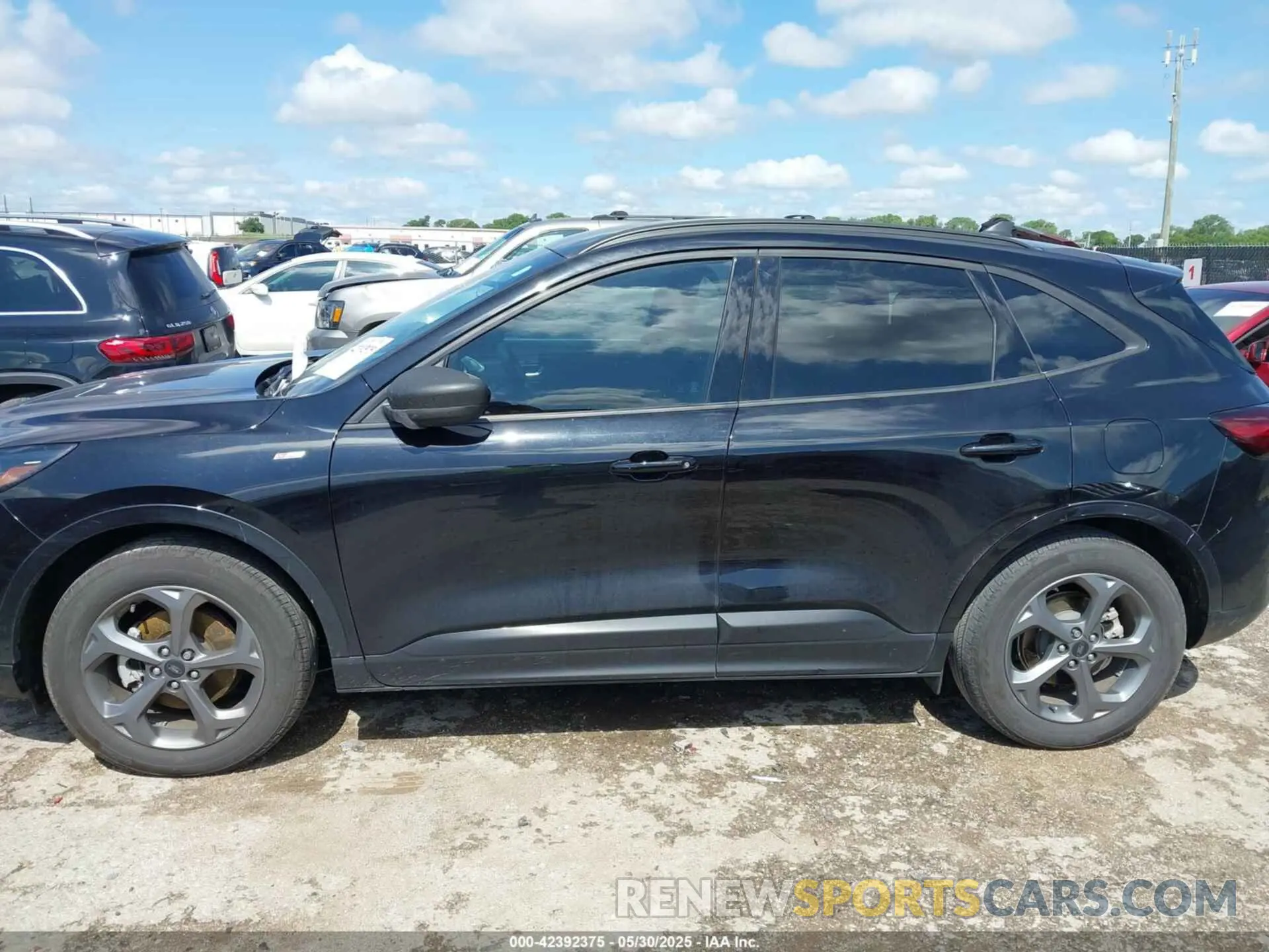 14 Photograph of a damaged car 1FMCU0MN0RUA38529 FORD ESCAPE 2024