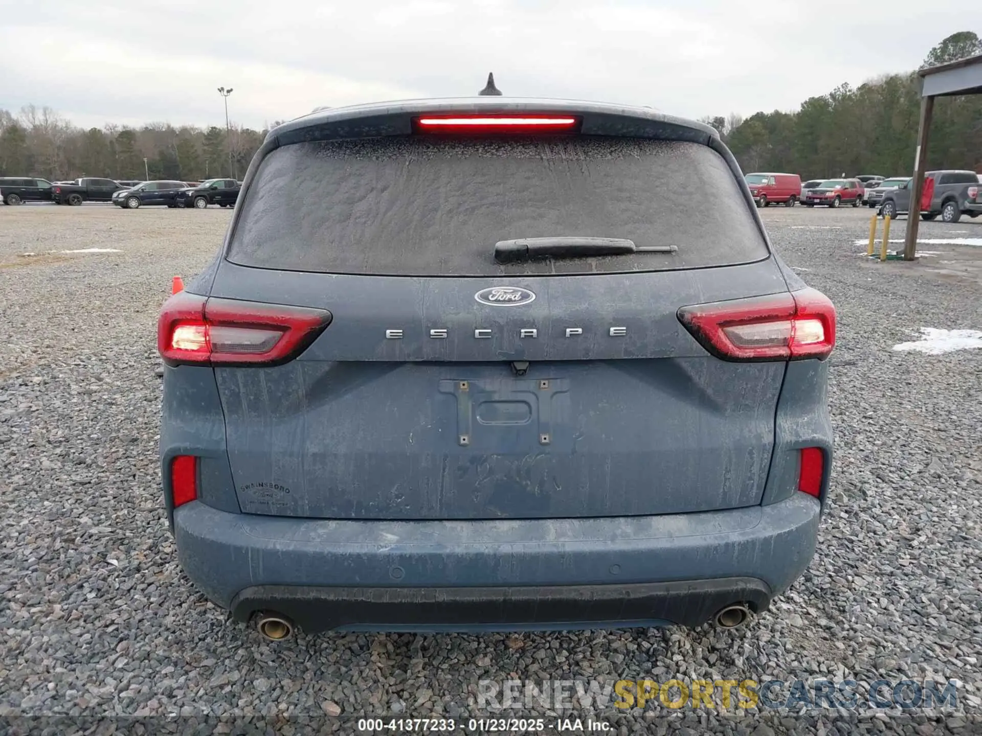 17 Photograph of a damaged car 1FMCU0MN1RUA10495 FORD ESCAPE 2024