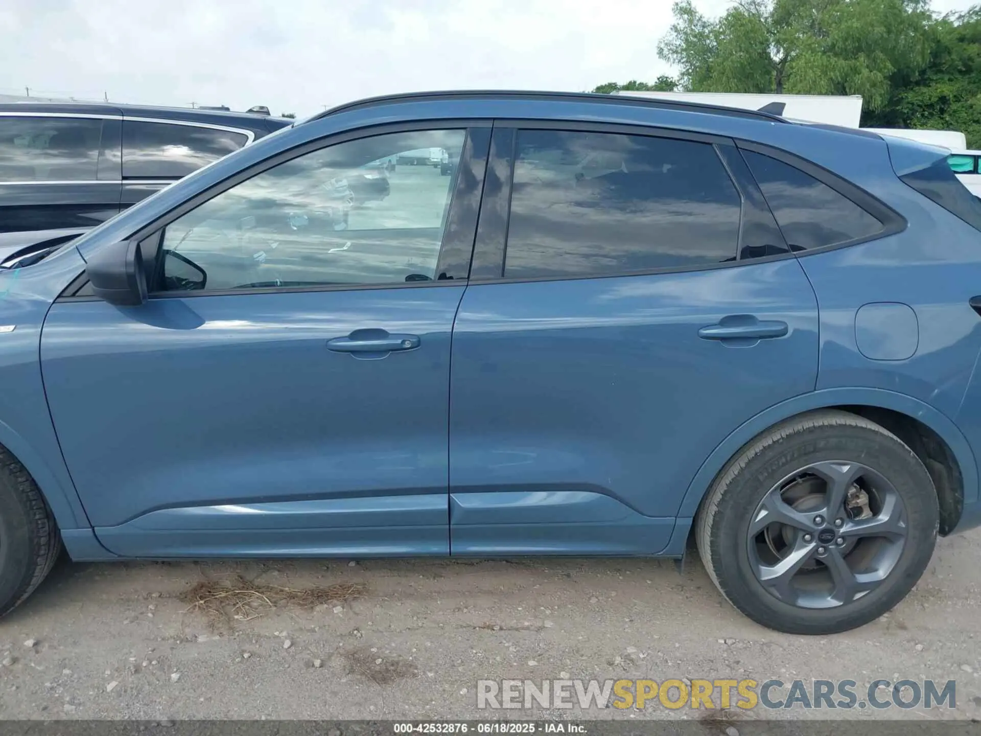 14 Photograph of a damaged car 1FMCU0MN2RUA12045 FORD ESCAPE 2024