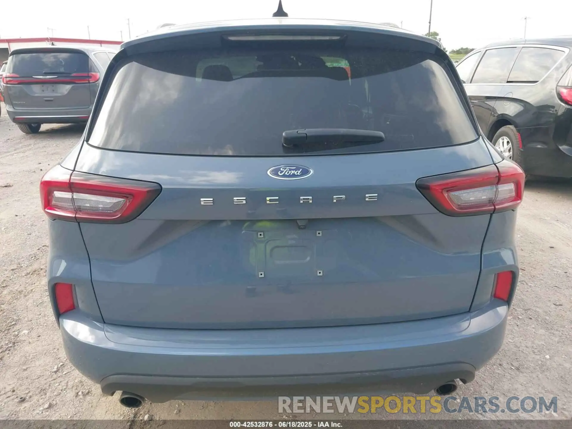 16 Photograph of a damaged car 1FMCU0MN2RUA12045 FORD ESCAPE 2024