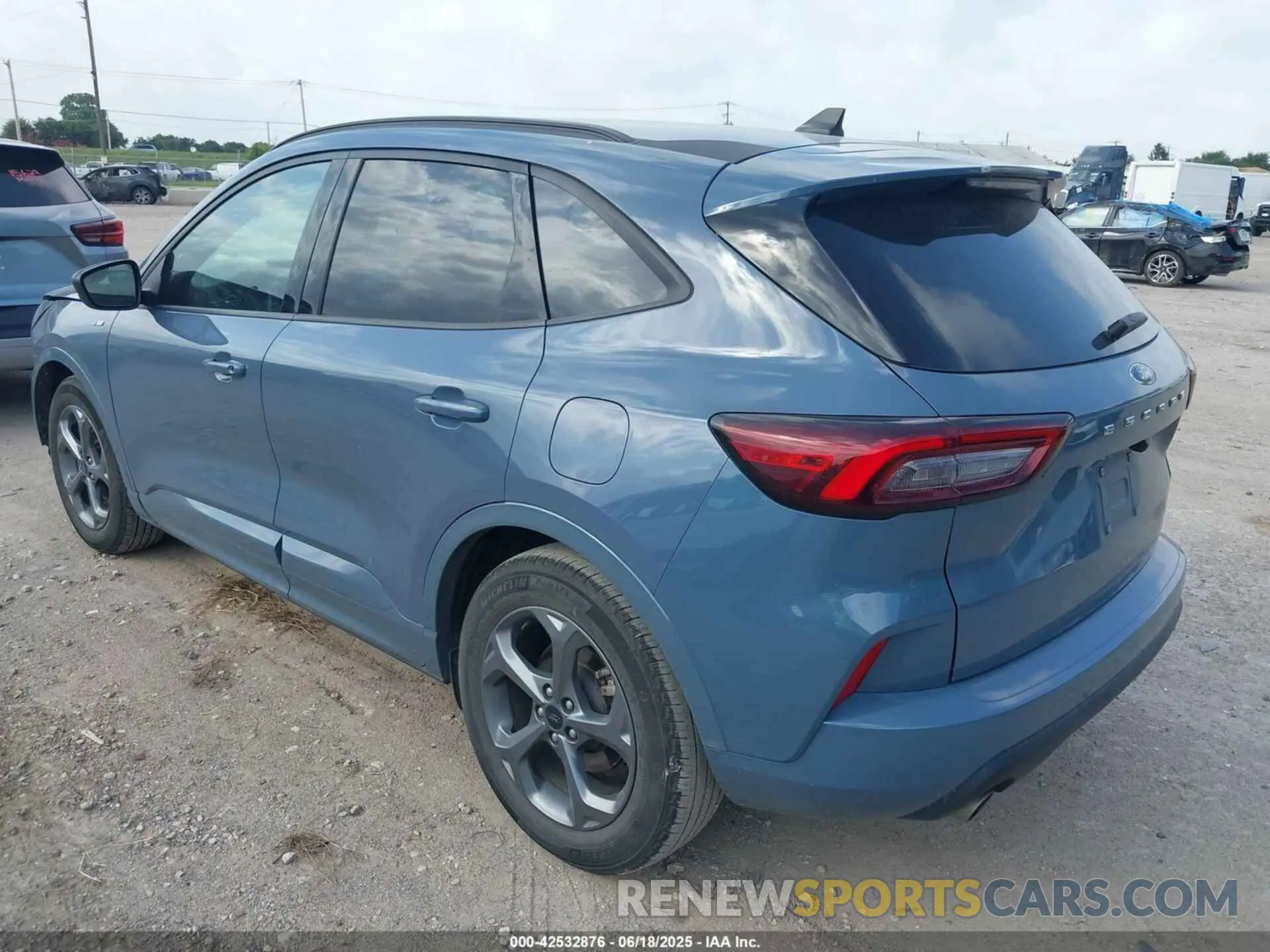 3 Photograph of a damaged car 1FMCU0MN2RUA12045 FORD ESCAPE 2024