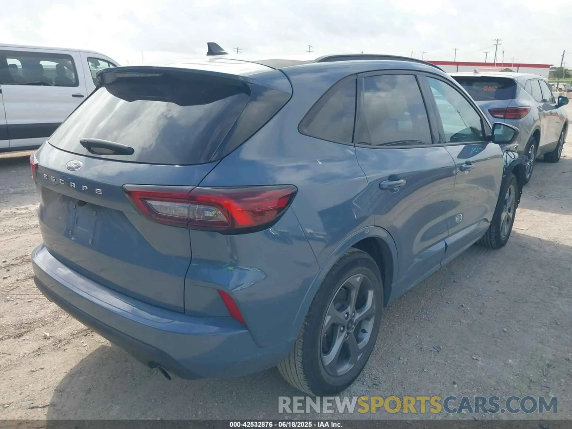 4 Photograph of a damaged car 1FMCU0MN2RUA12045 FORD ESCAPE 2024