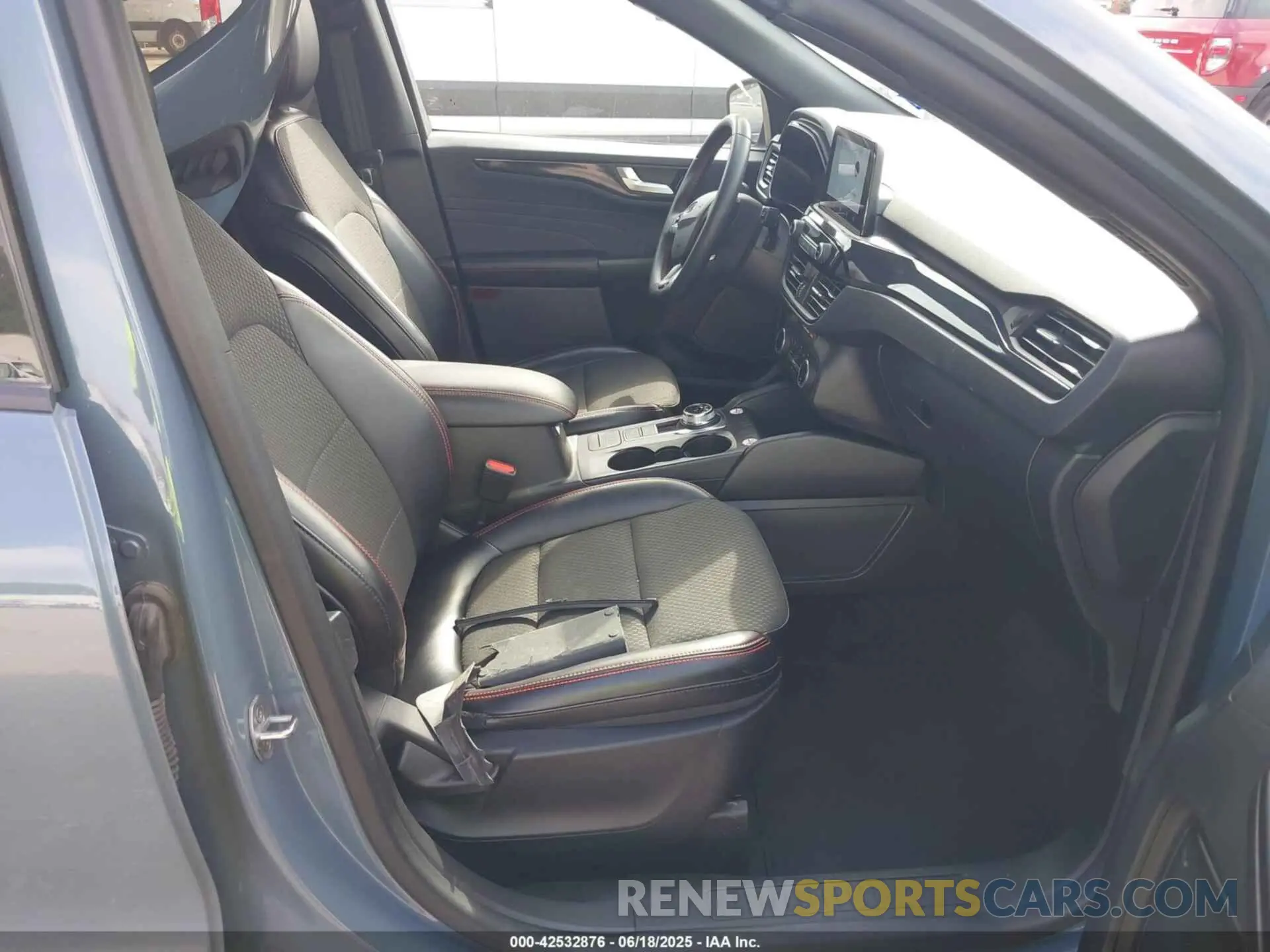 5 Photograph of a damaged car 1FMCU0MN2RUA12045 FORD ESCAPE 2024