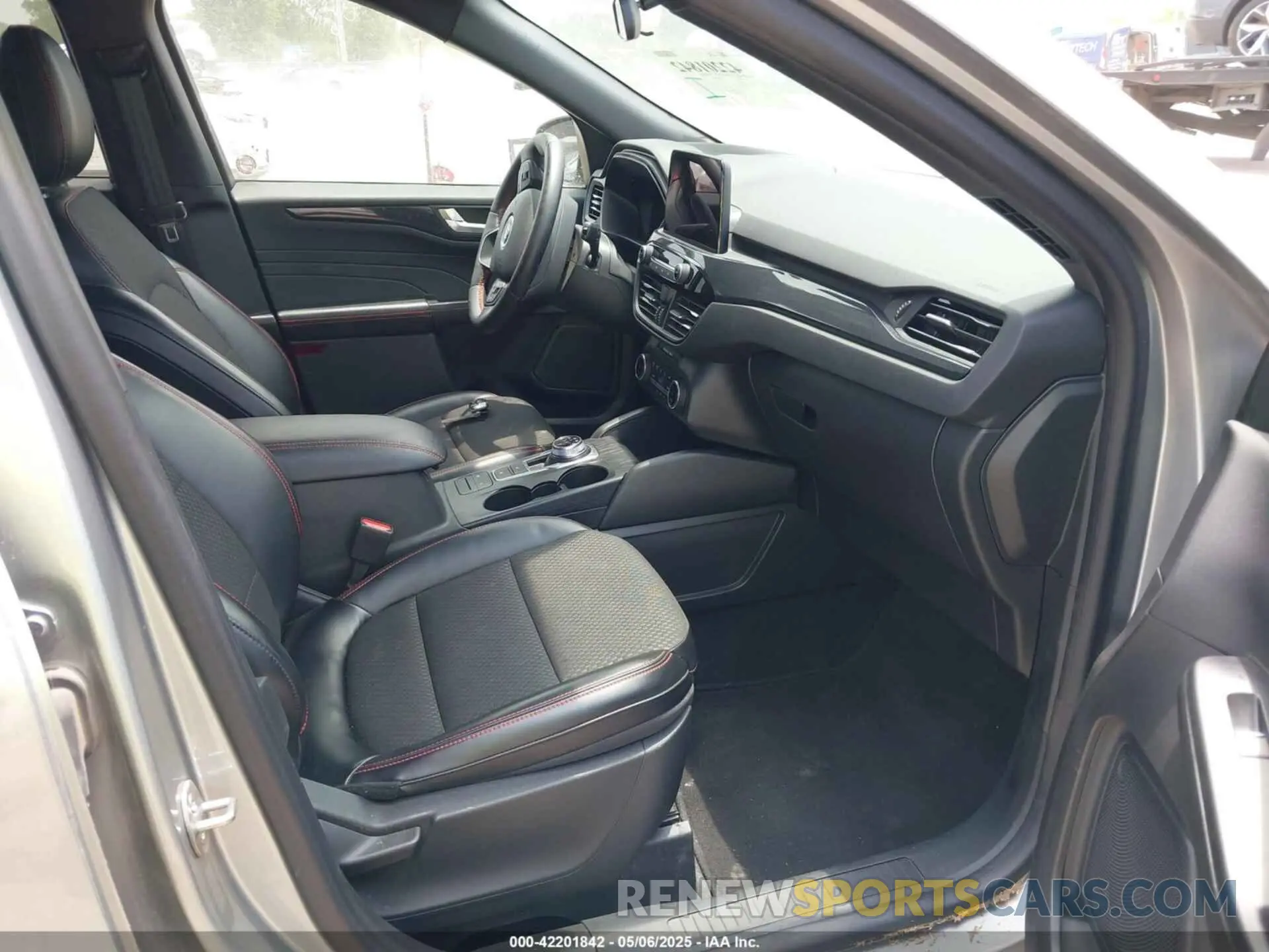 5 Photograph of a damaged car 1FMCU0MN3RUA11499 FORD ESCAPE 2024