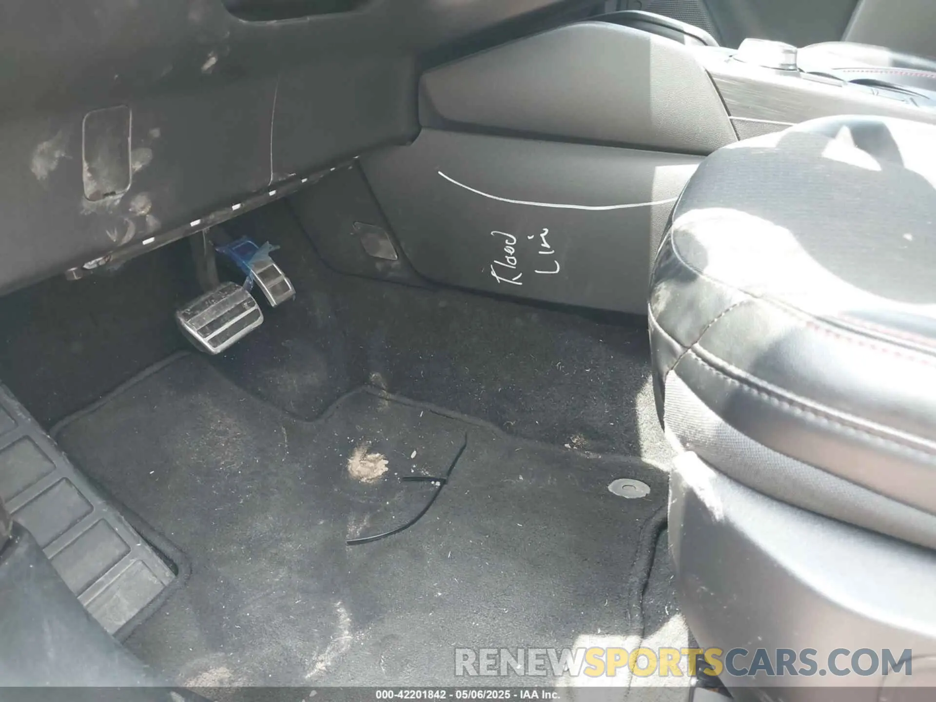 6 Photograph of a damaged car 1FMCU0MN3RUA11499 FORD ESCAPE 2024