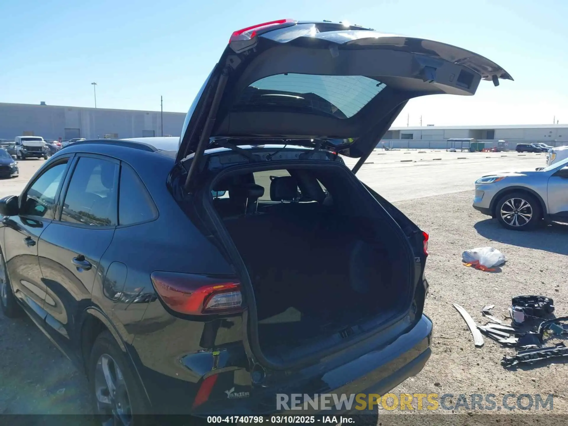 18 Photograph of a damaged car 1FMCU0MN6RUB24945 FORD ESCAPE 2024