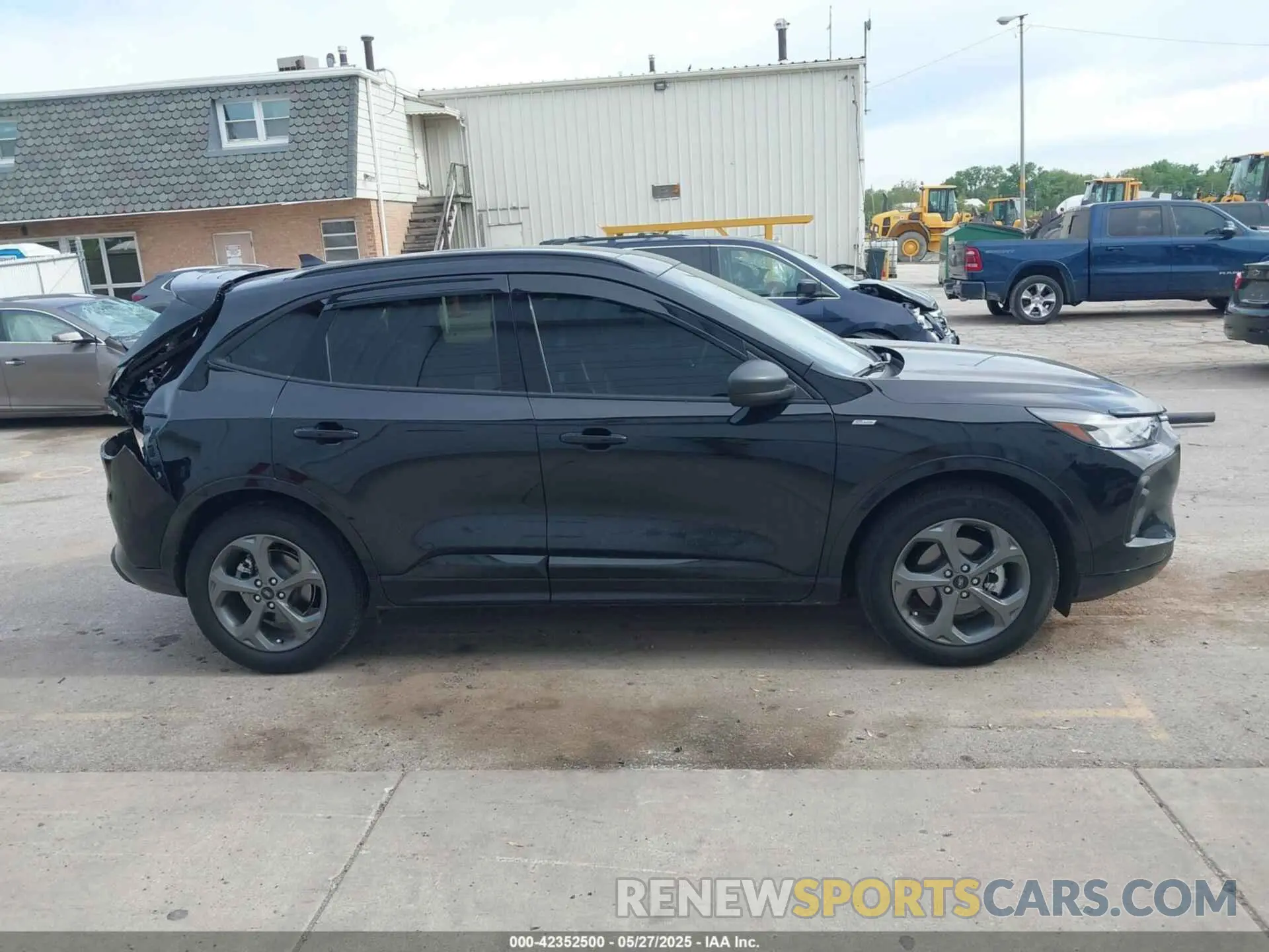 13 Photograph of a damaged car 1FMCU0MN9RUA33359 FORD ESCAPE 2024