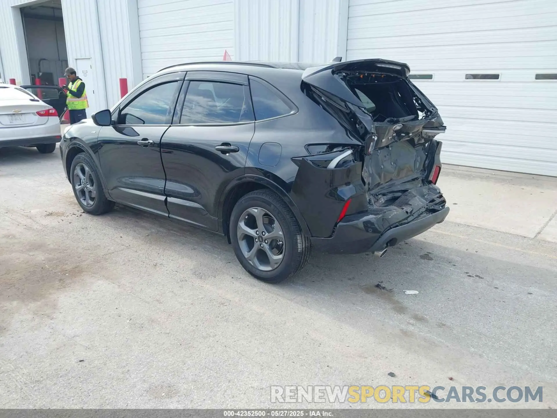 3 Photograph of a damaged car 1FMCU0MN9RUA33359 FORD ESCAPE 2024