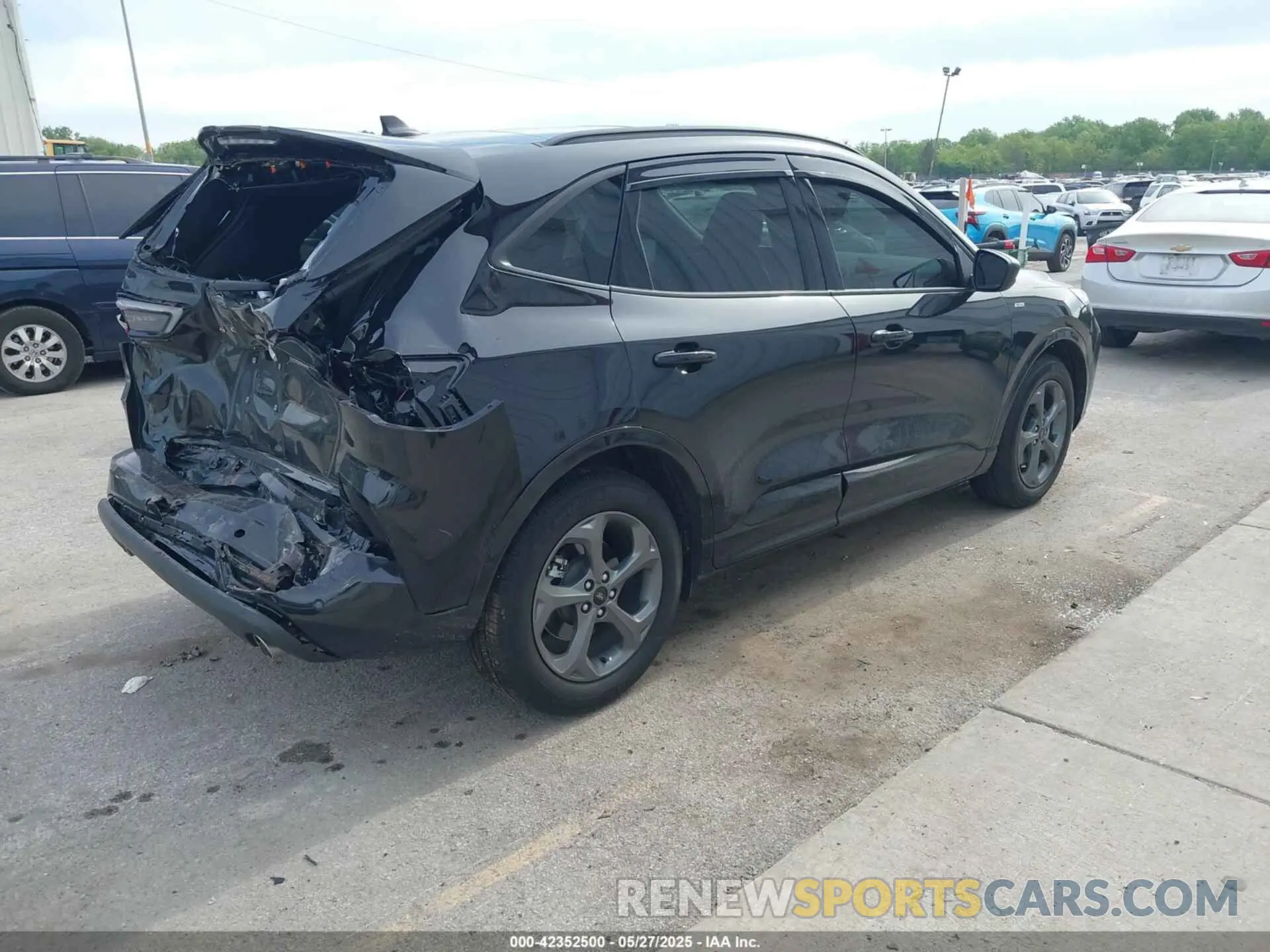 4 Photograph of a damaged car 1FMCU0MN9RUA33359 FORD ESCAPE 2024