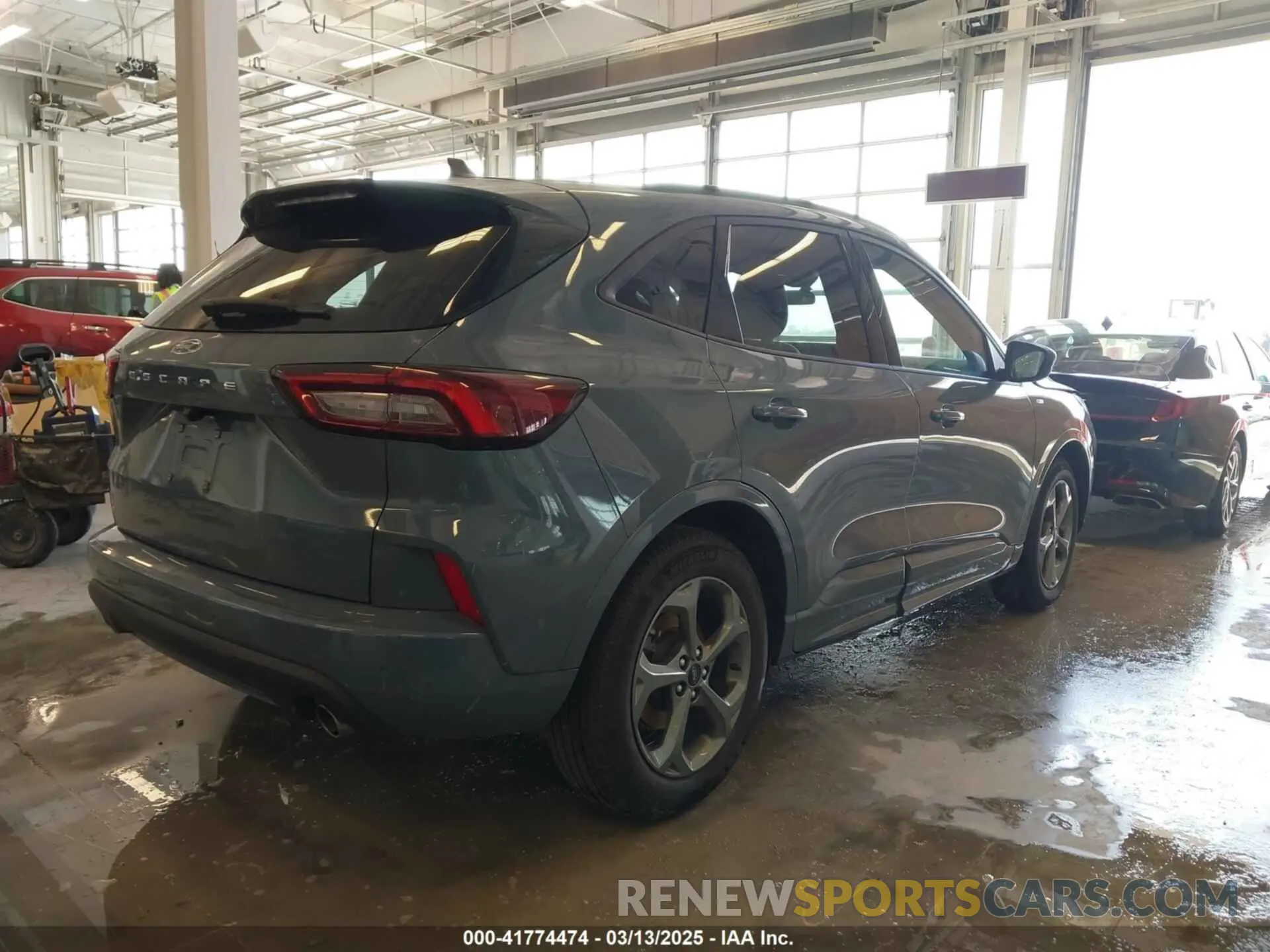 4 Photograph of a damaged car 1FMCU0MNXRUA01665 FORD ESCAPE 2024