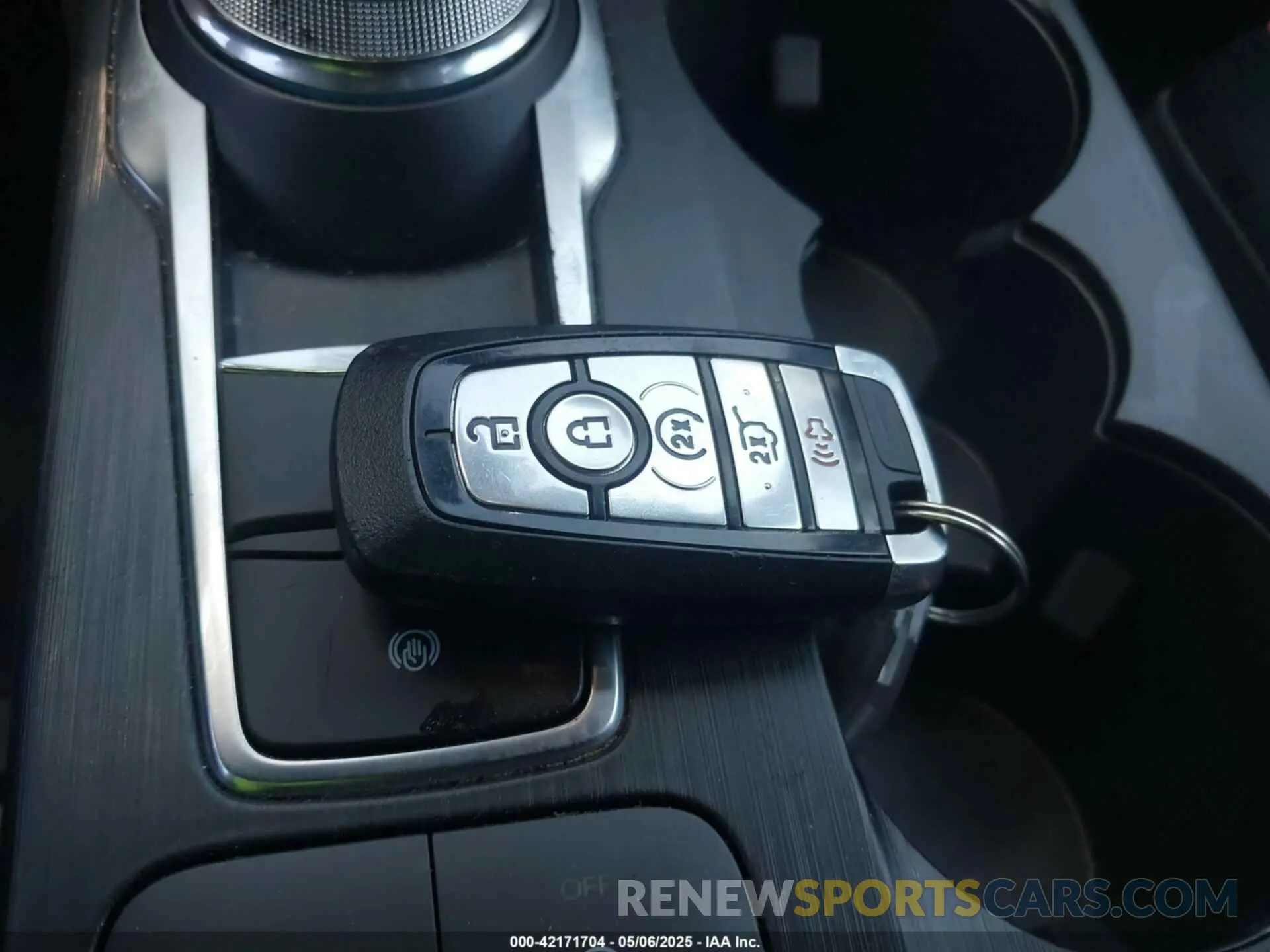 11 Photograph of a damaged car 1FMCU0MNXRUA44743 FORD ESCAPE 2024