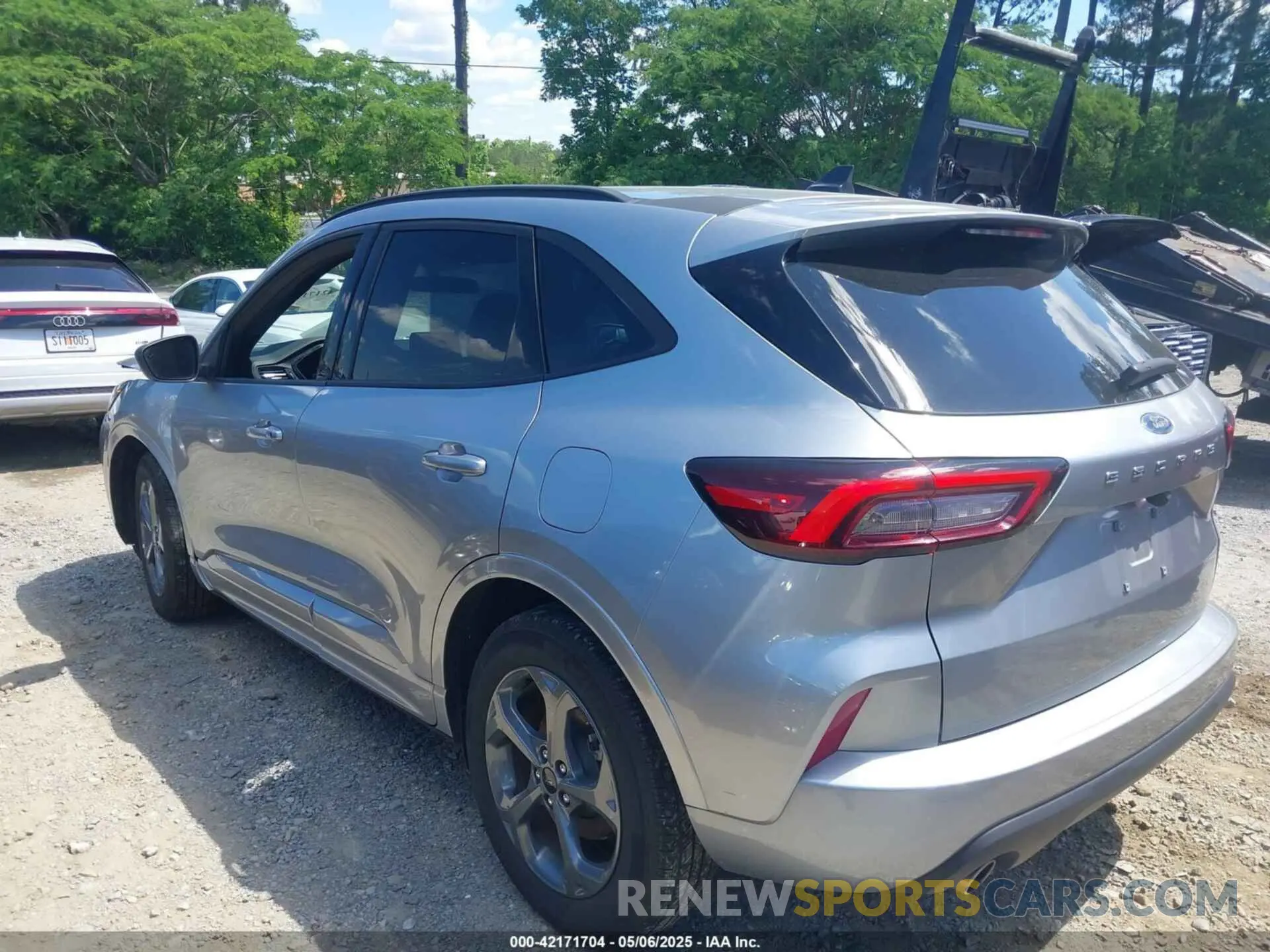 14 Photograph of a damaged car 1FMCU0MNXRUA44743 FORD ESCAPE 2024