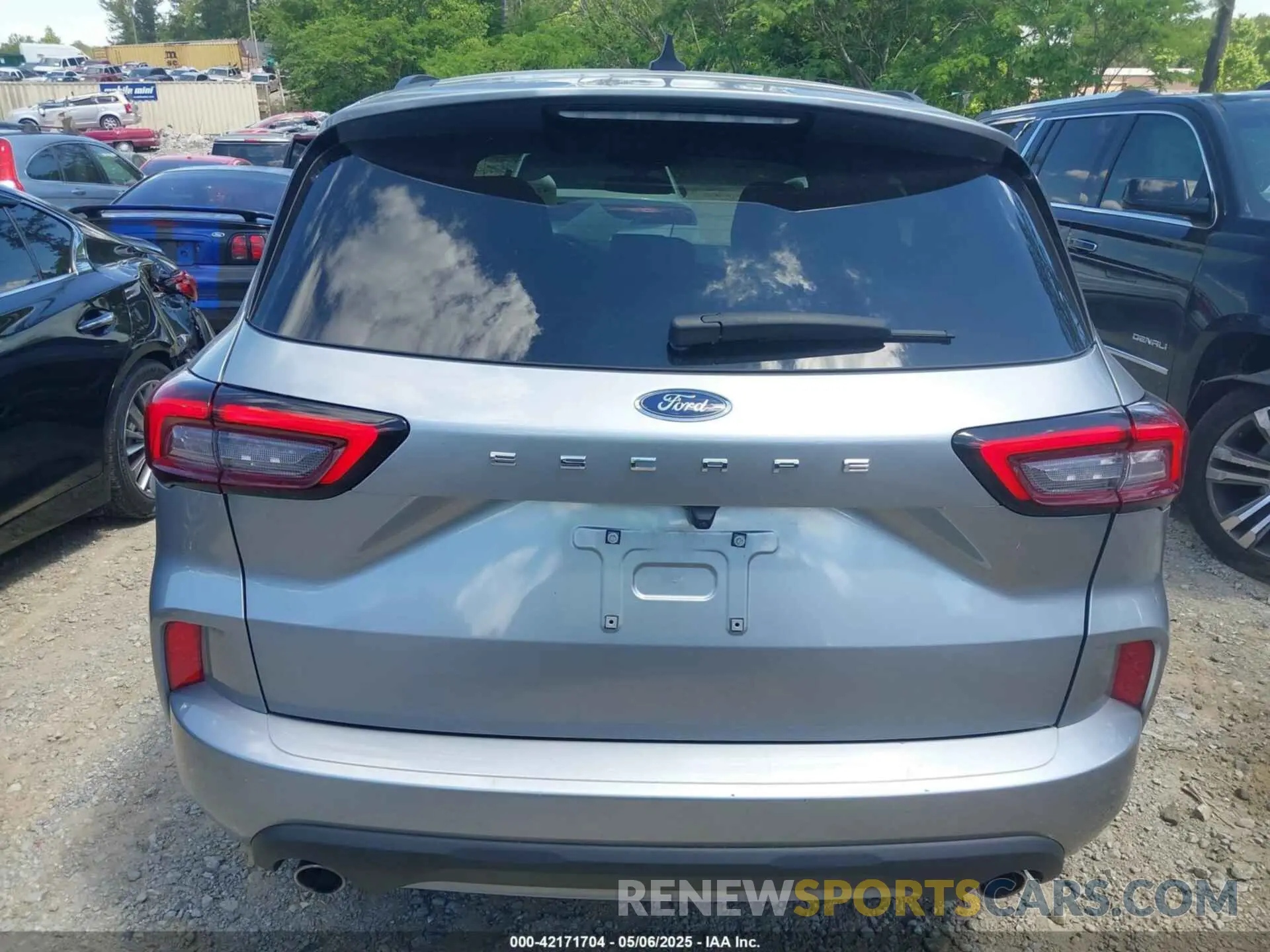 16 Photograph of a damaged car 1FMCU0MNXRUA44743 FORD ESCAPE 2024