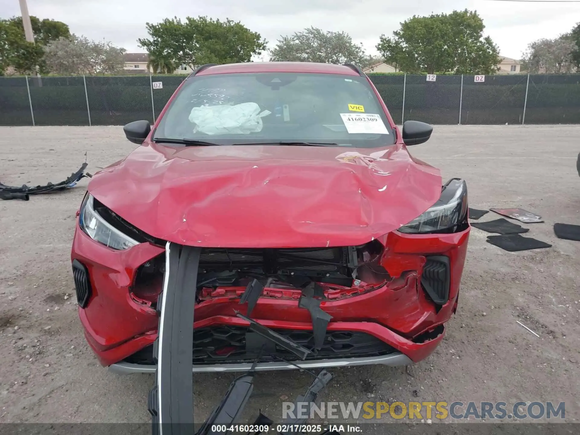 11 Photograph of a damaged car 1FMCU0MNXRUA65592 FORD ESCAPE 2024