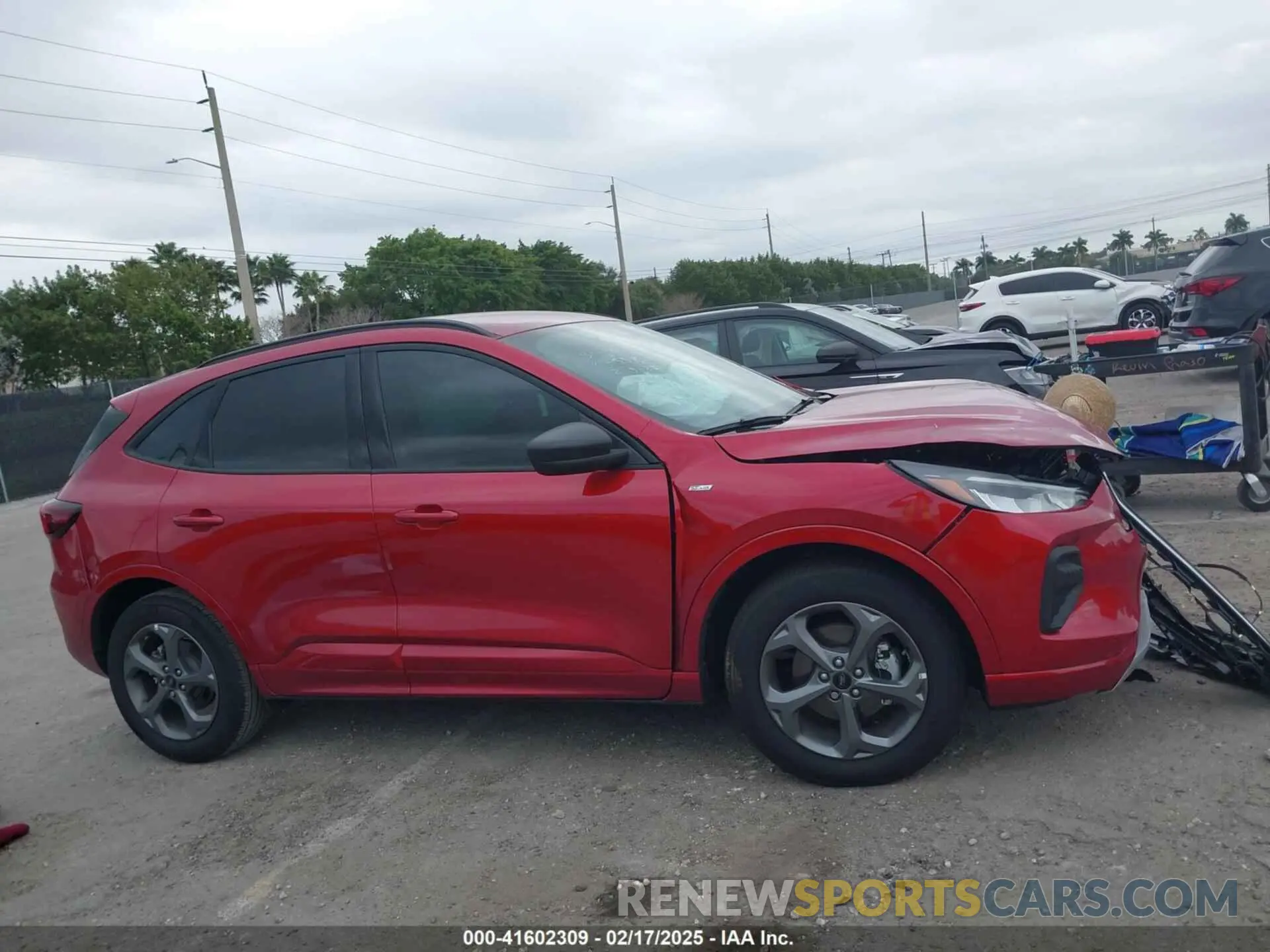 12 Photograph of a damaged car 1FMCU0MNXRUA65592 FORD ESCAPE 2024