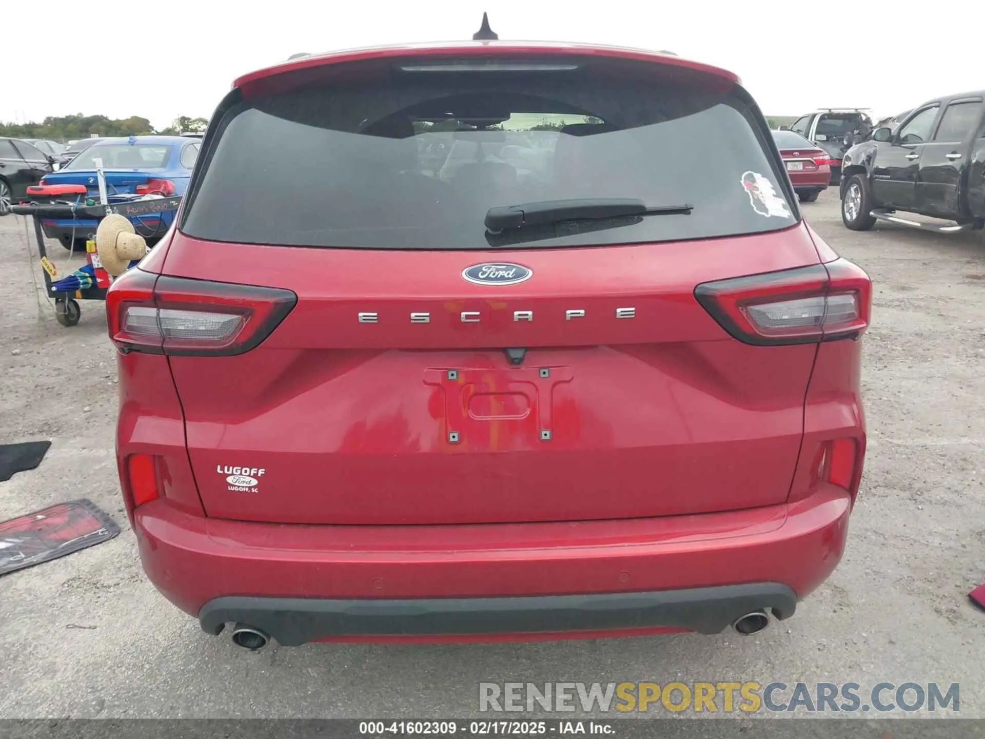 15 Photograph of a damaged car 1FMCU0MNXRUA65592 FORD ESCAPE 2024