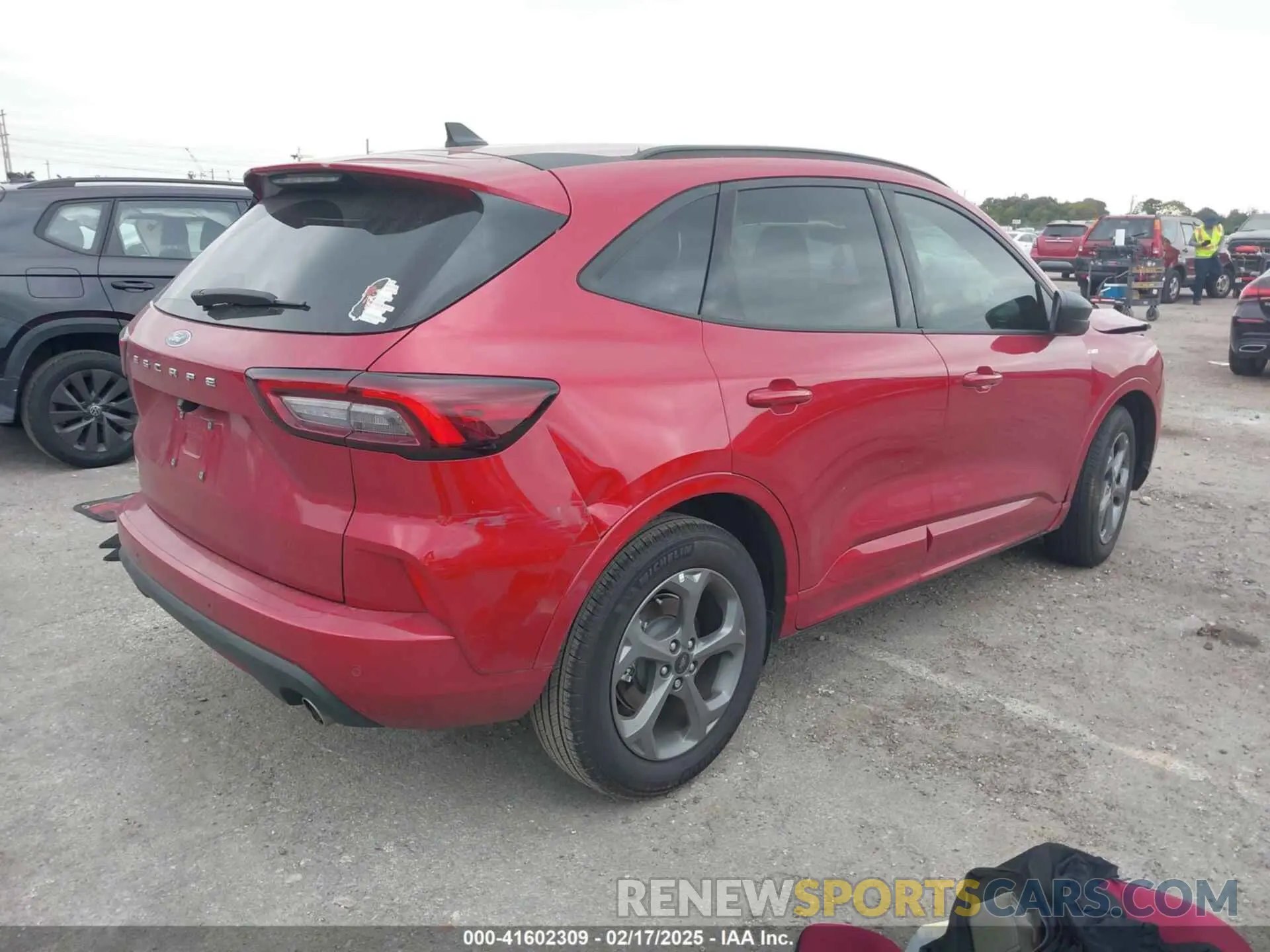 4 Photograph of a damaged car 1FMCU0MNXRUA65592 FORD ESCAPE 2024