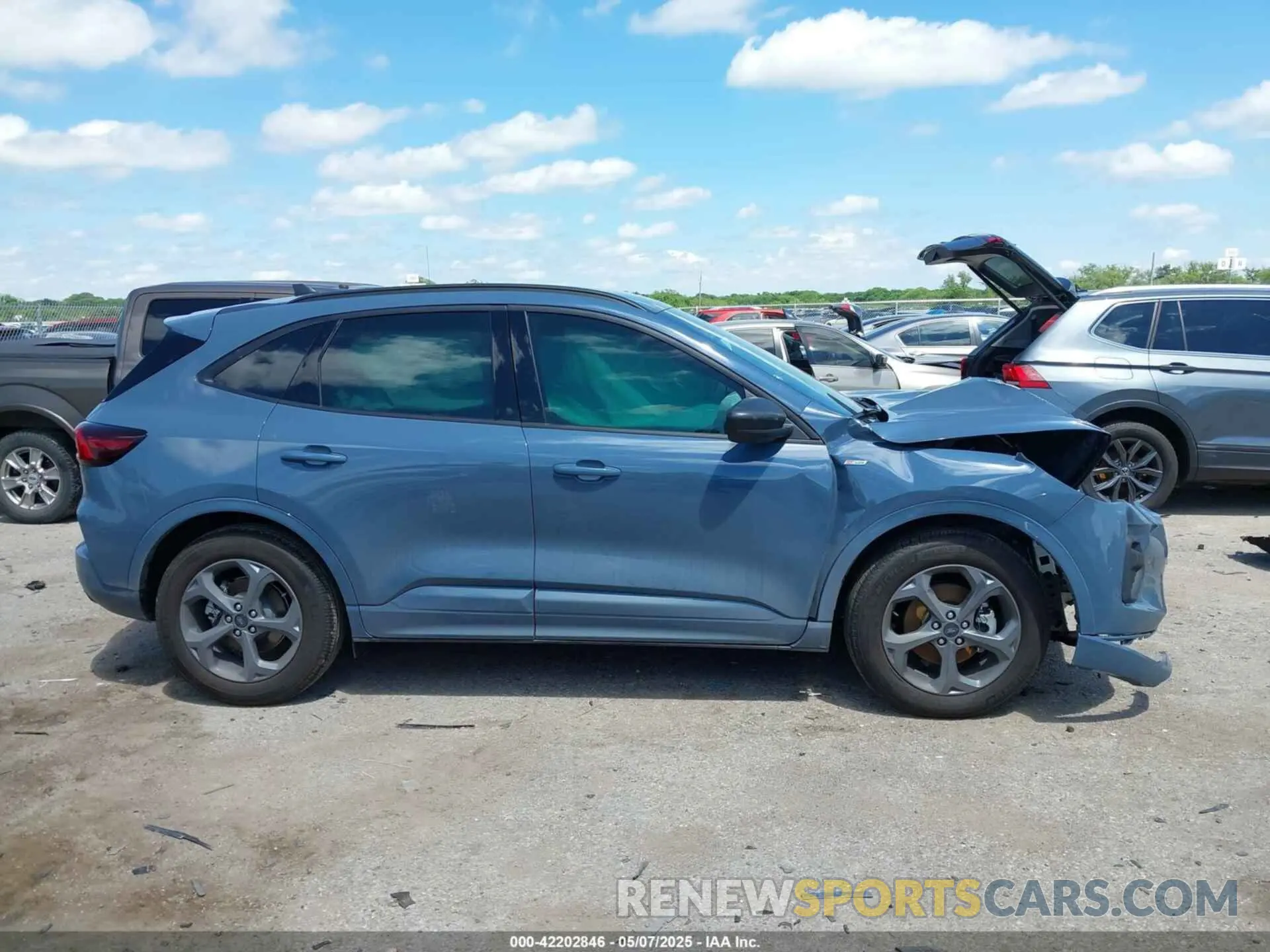 13 Photograph of a damaged car 1FMCU0MNXRUB44034 FORD ESCAPE 2024