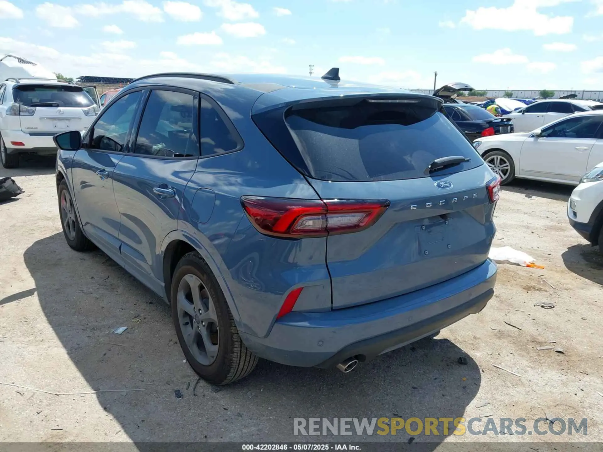 3 Photograph of a damaged car 1FMCU0MNXRUB44034 FORD ESCAPE 2024