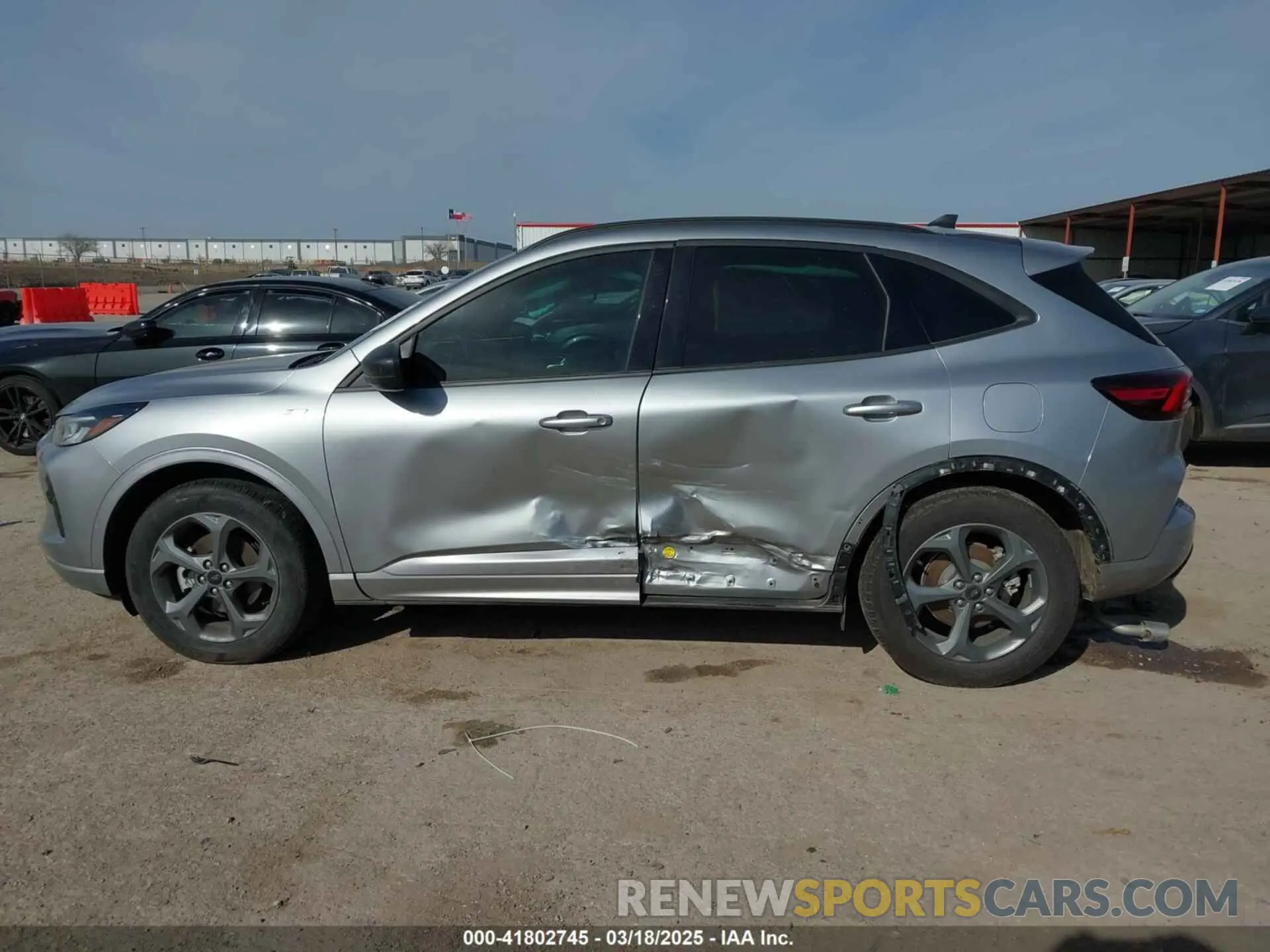 14 Photograph of a damaged car 1FMCU0MNXRUB57821 FORD ESCAPE 2024