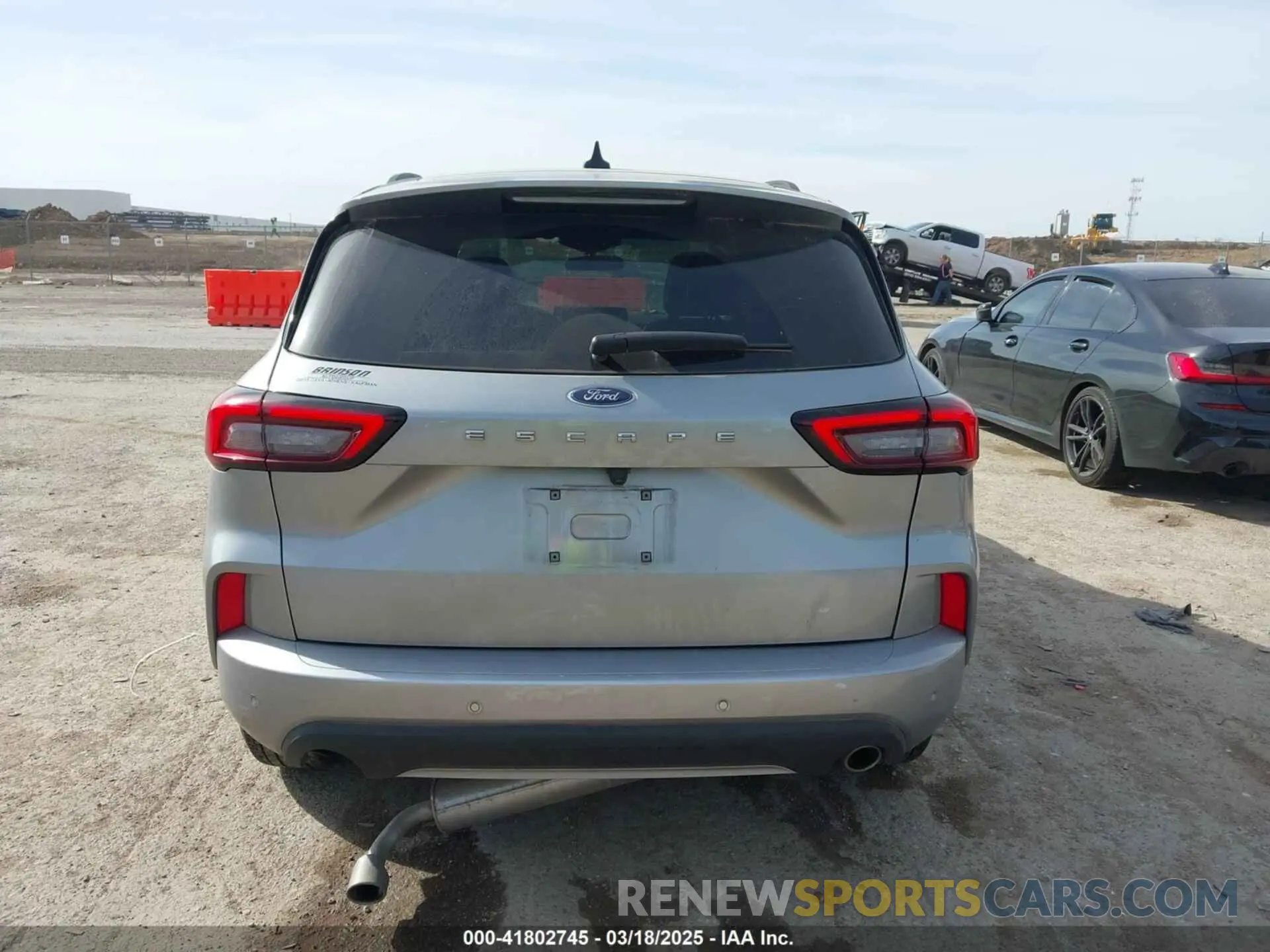 16 Photograph of a damaged car 1FMCU0MNXRUB57821 FORD ESCAPE 2024