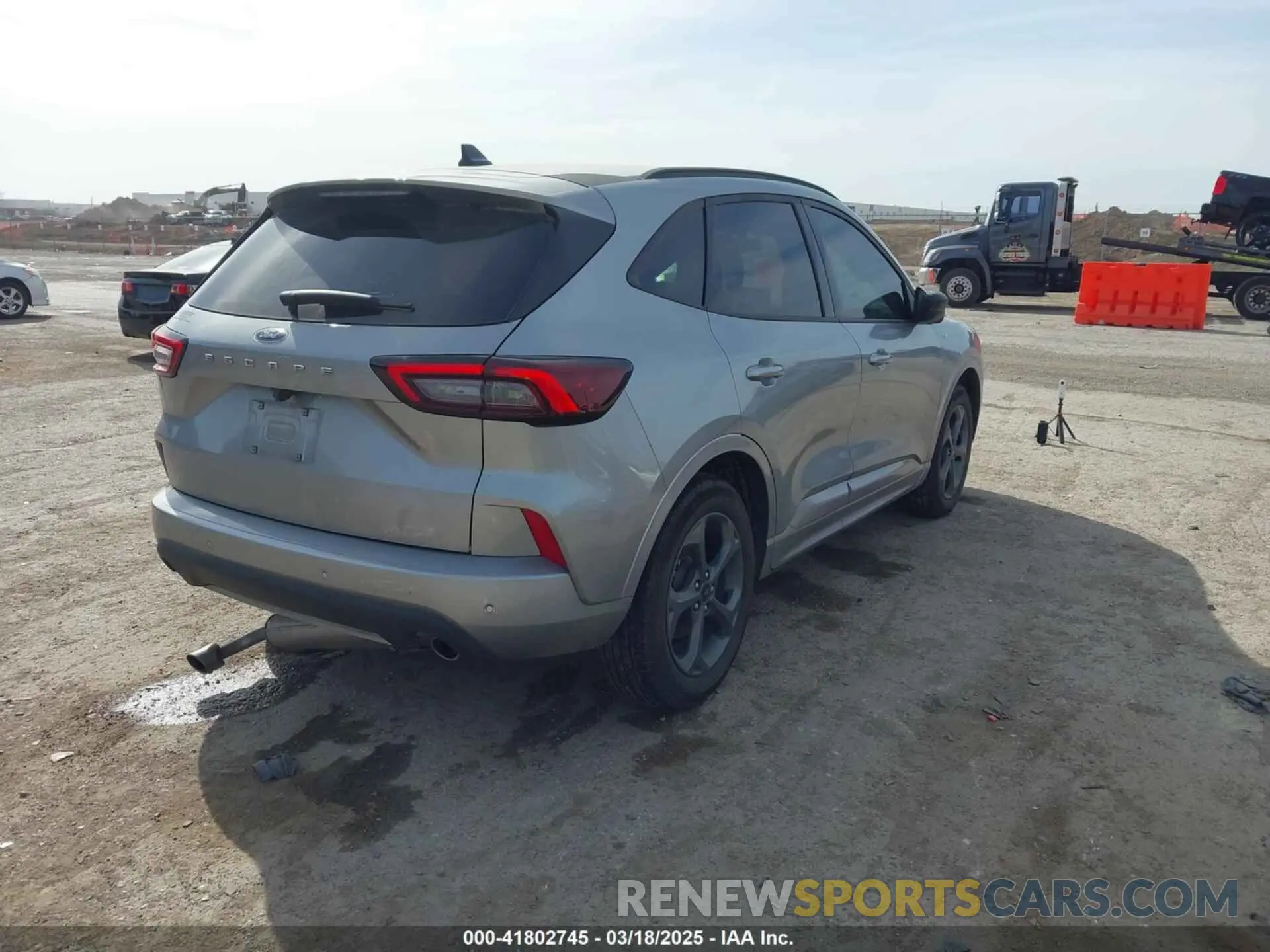 4 Photograph of a damaged car 1FMCU0MNXRUB57821 FORD ESCAPE 2024