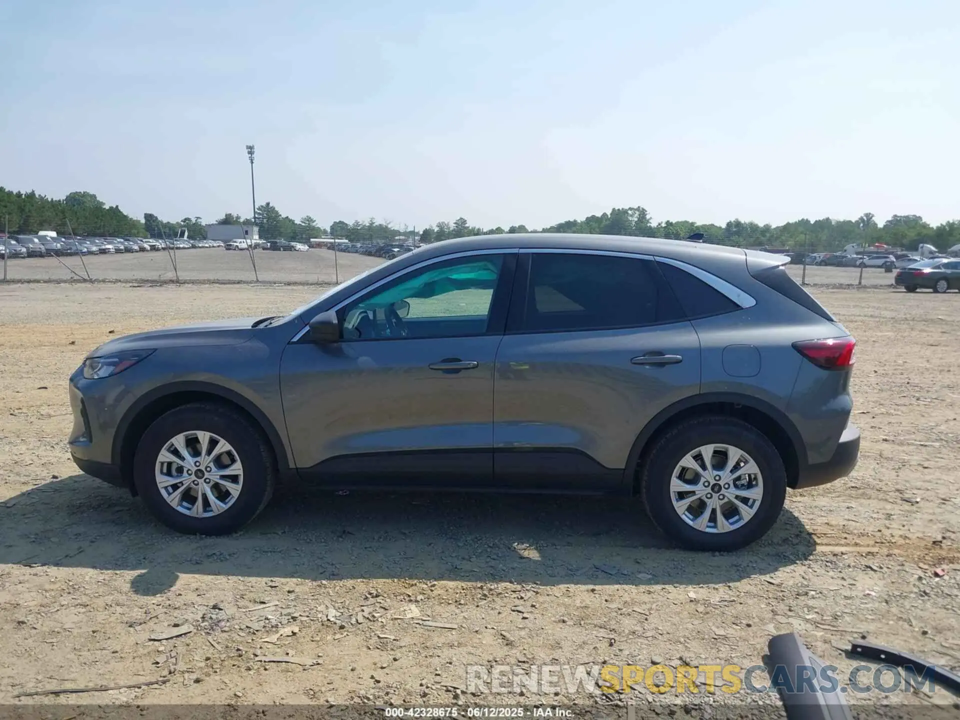 15 Photograph of a damaged car 1FMCU9GN0RUB39361 FORD ESCAPE 2024