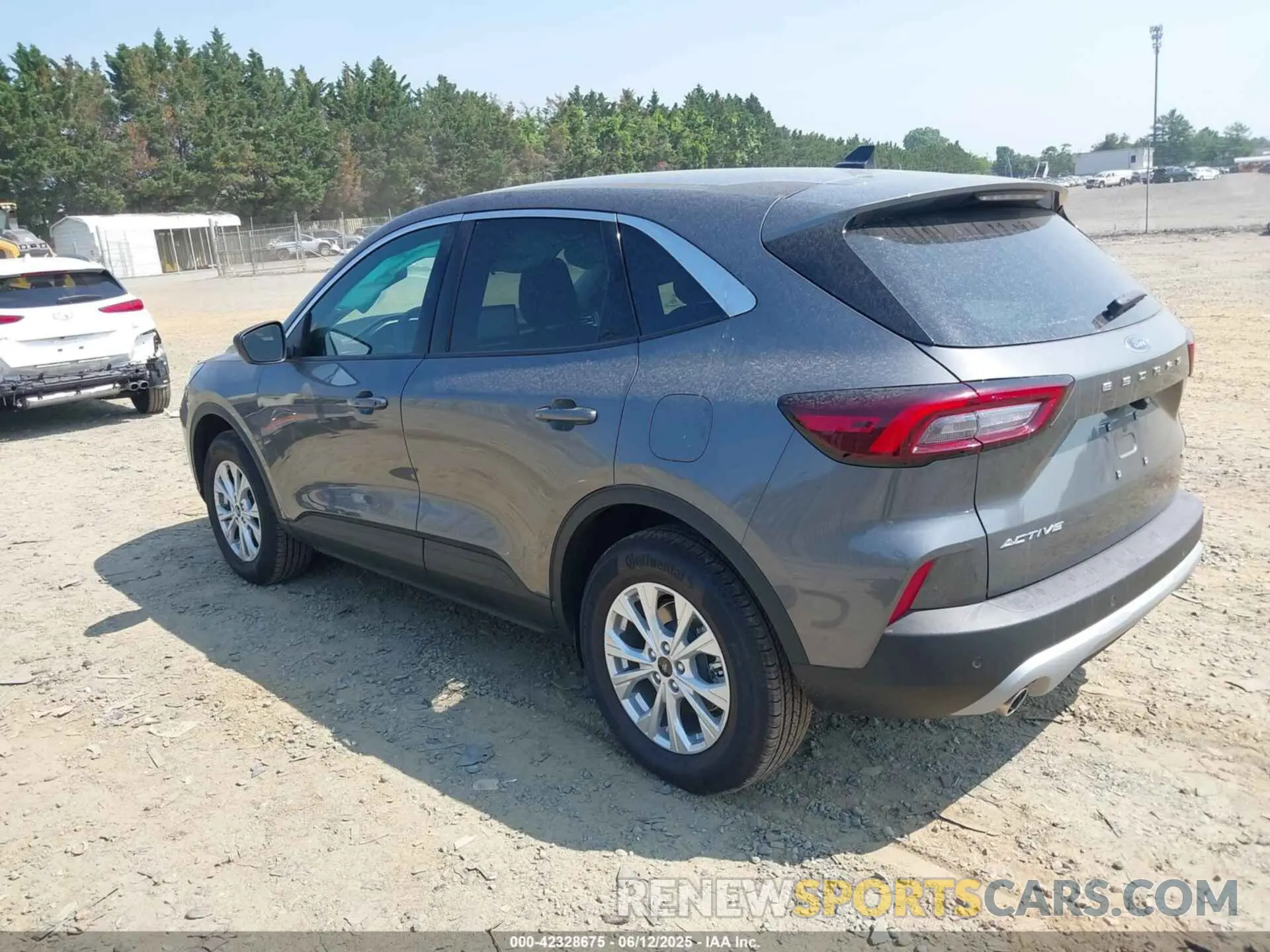 3 Photograph of a damaged car 1FMCU9GN0RUB39361 FORD ESCAPE 2024