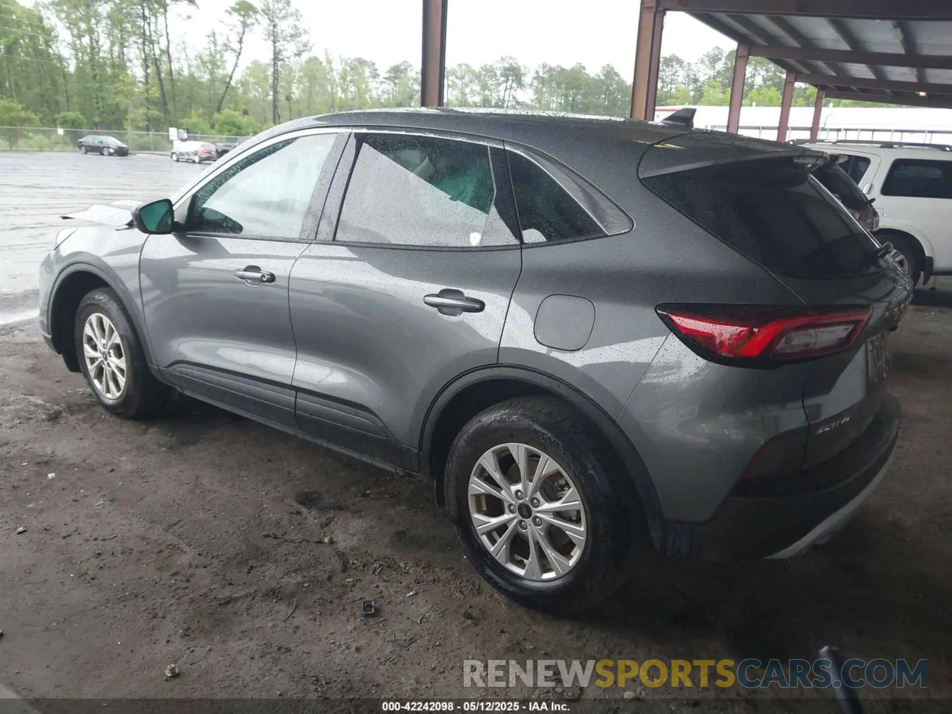 3 Photograph of a damaged car 1FMCU9GN2RUA38595 FORD ESCAPE 2024