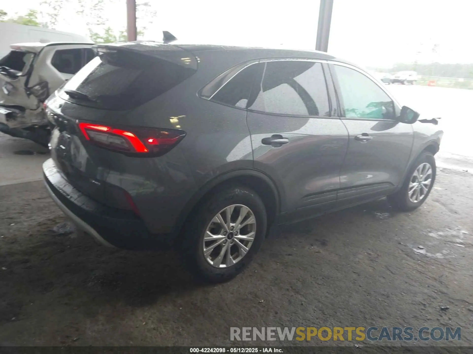 4 Photograph of a damaged car 1FMCU9GN2RUA38595 FORD ESCAPE 2024