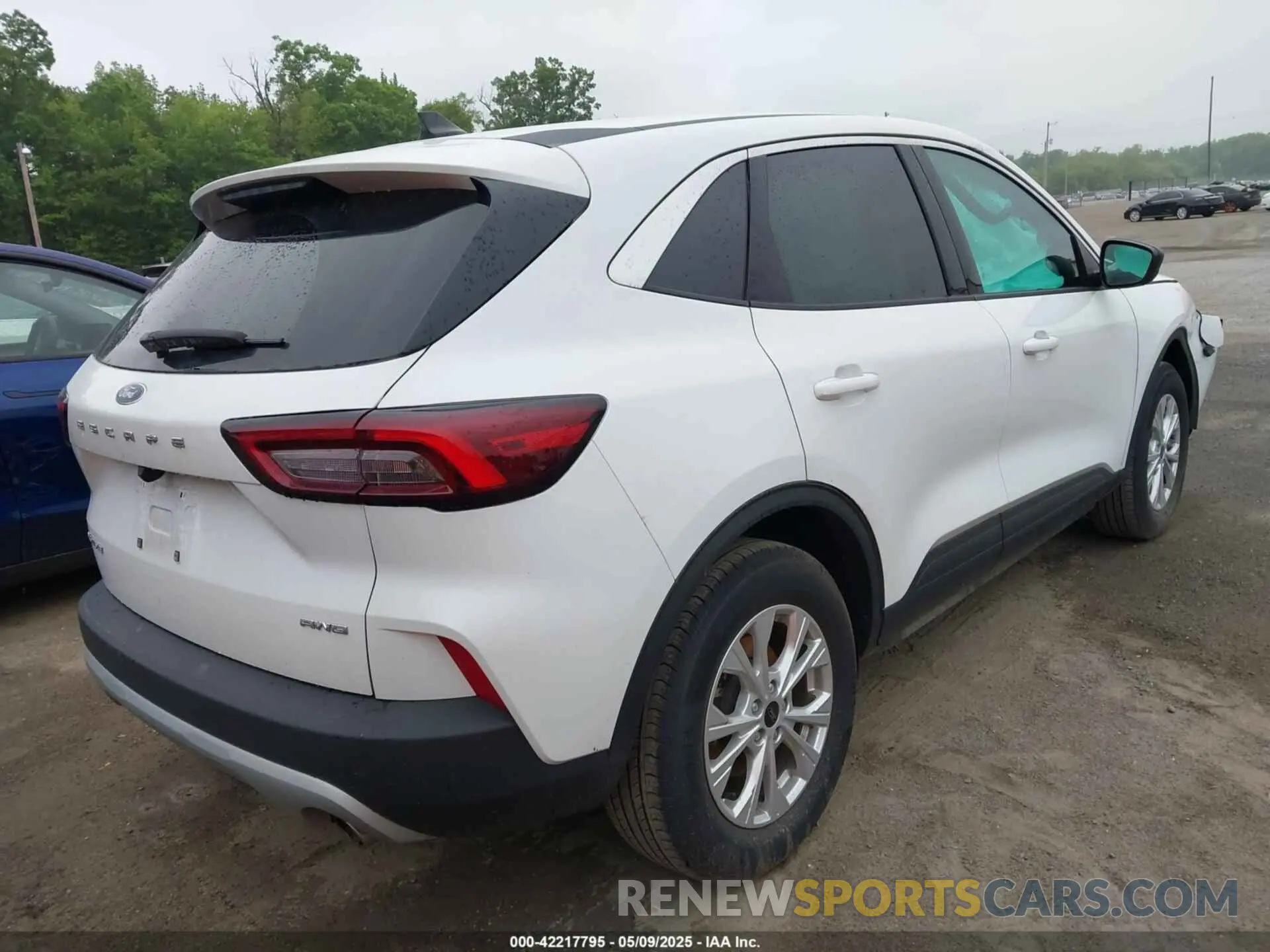 4 Photograph of a damaged car 1FMCU9GN3RUB08475 FORD ESCAPE 2024