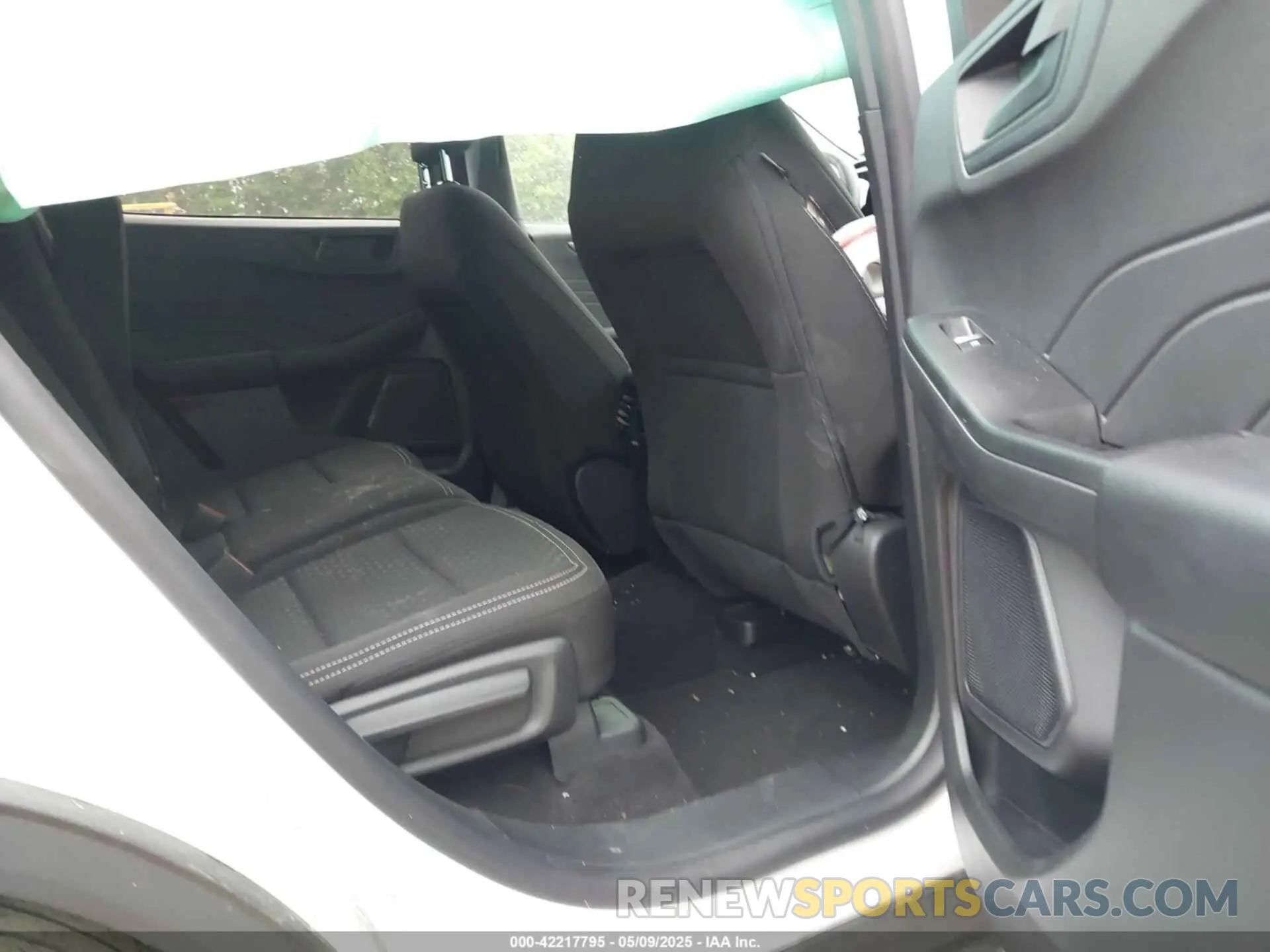 8 Photograph of a damaged car 1FMCU9GN3RUB08475 FORD ESCAPE 2024