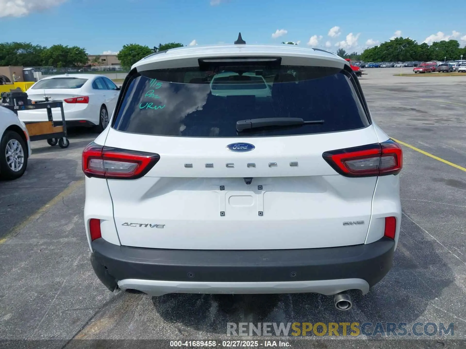 16 Photograph of a damaged car 1FMCU9GN4RUA24519 FORD ESCAPE 2024