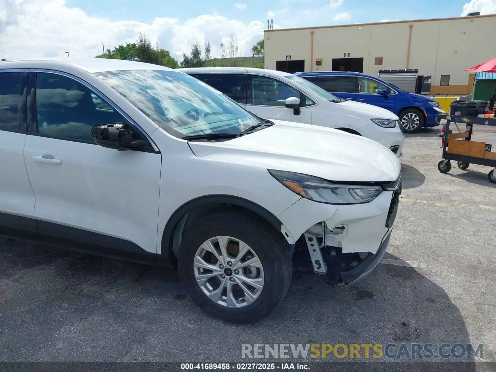 17 Photograph of a damaged car 1FMCU9GN4RUA24519 FORD ESCAPE 2024