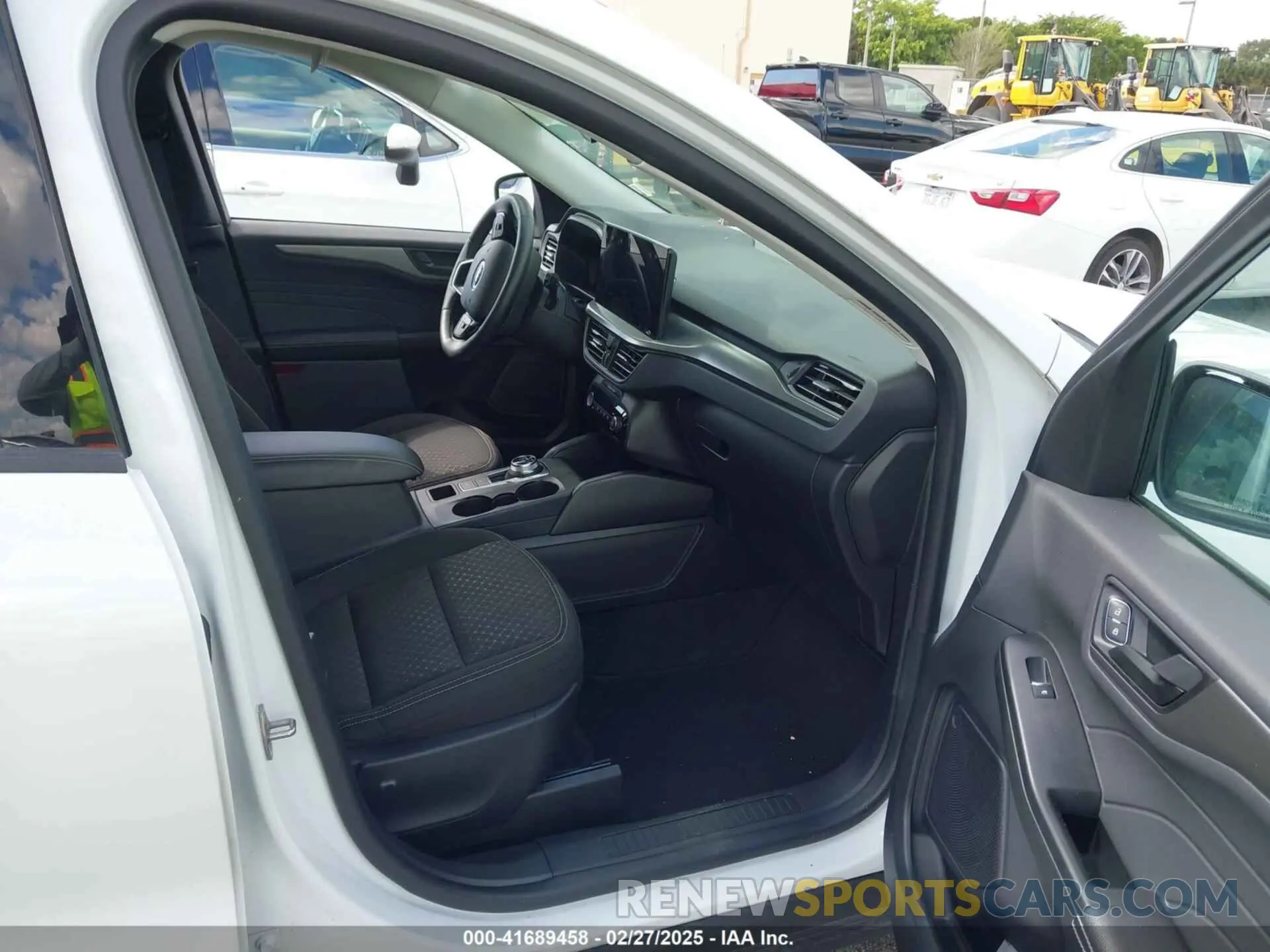 5 Photograph of a damaged car 1FMCU9GN4RUA24519 FORD ESCAPE 2024