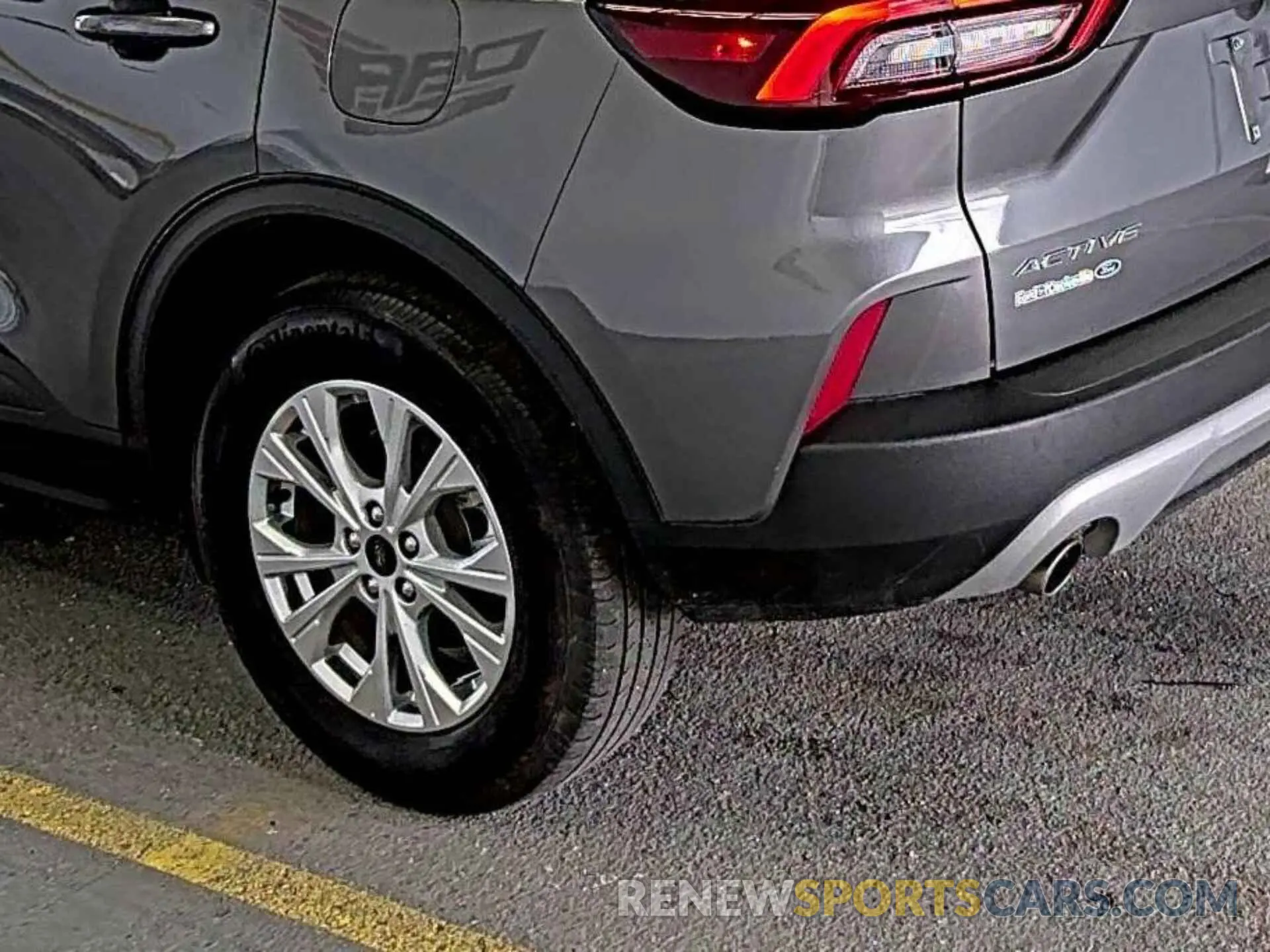 10 Photograph of a damaged car 1FMCU9GN5RUA27719 FORD ESCAPE 2024