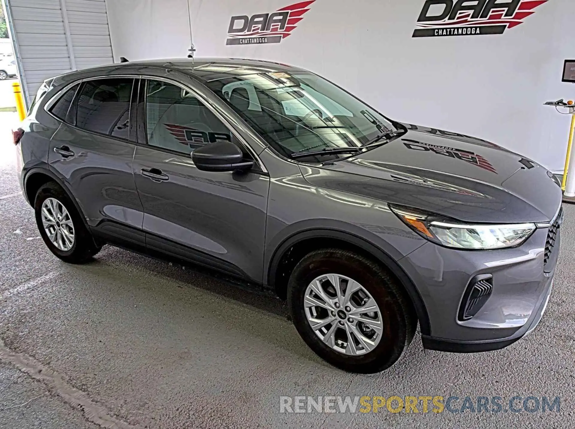 33 Photograph of a damaged car 1FMCU9GN5RUA27719 FORD ESCAPE 2024