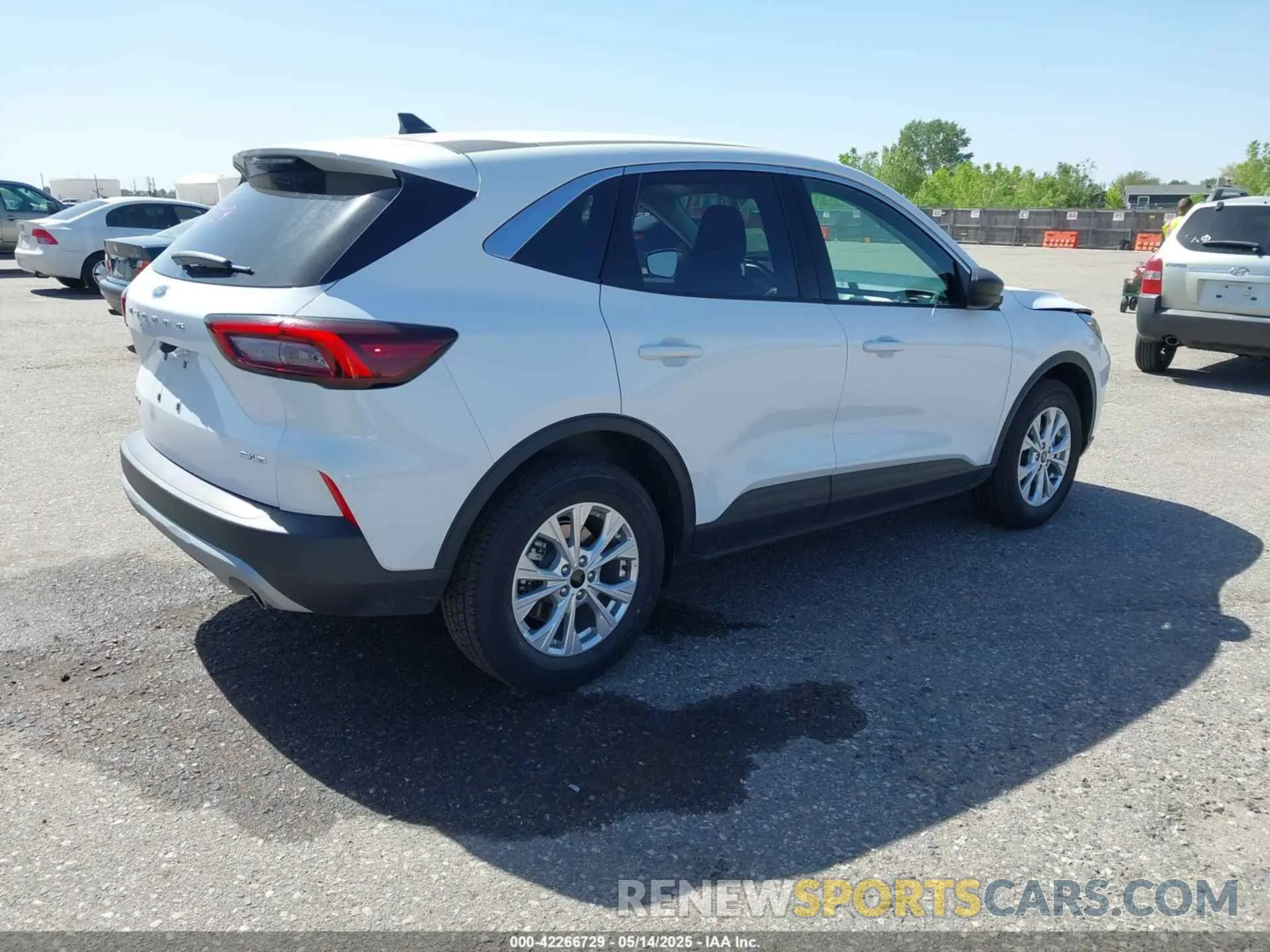 4 Photograph of a damaged car 1FMCU9GN5RUA74068 FORD ESCAPE 2024
